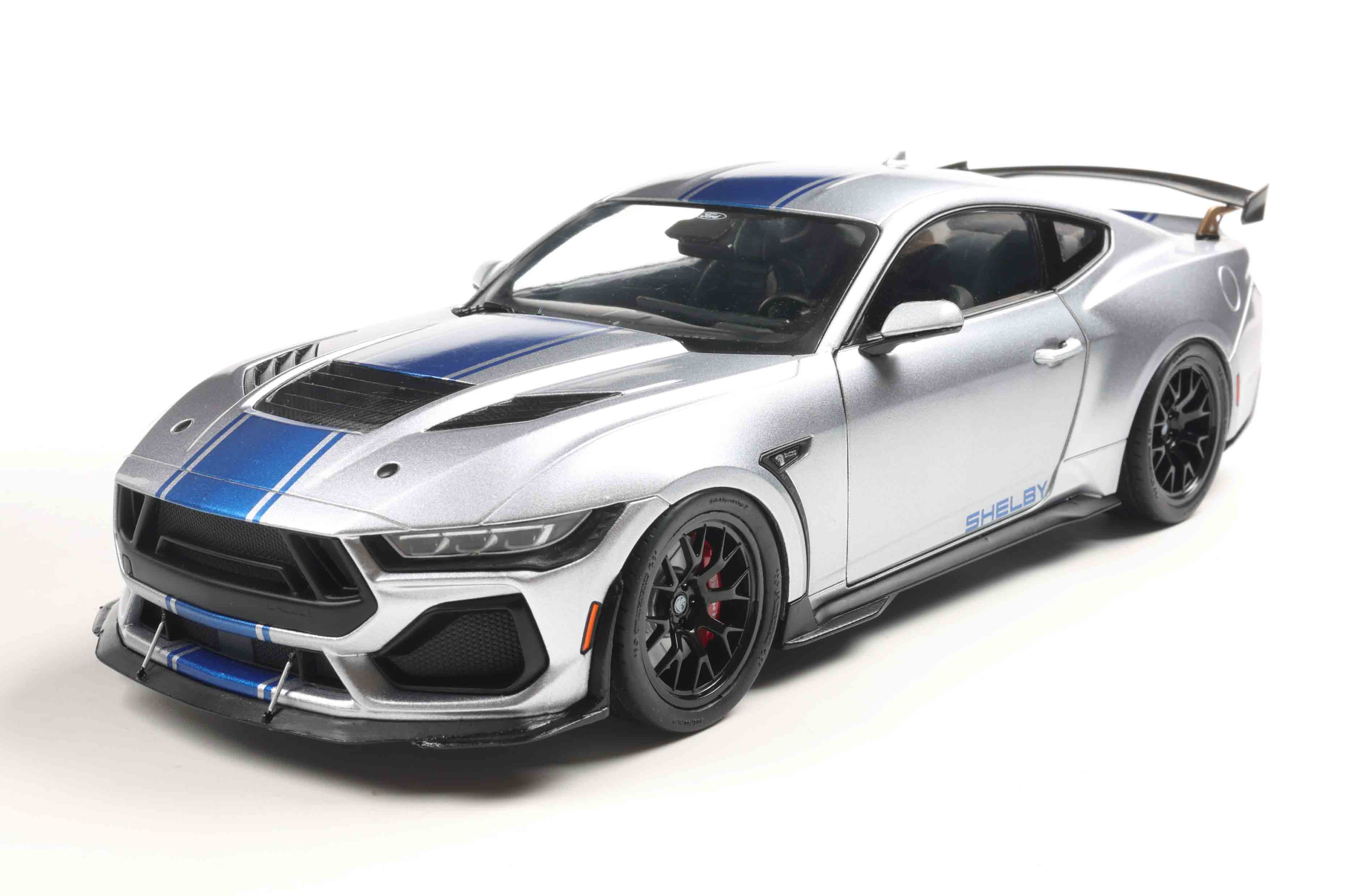 შელბი Mustang Super Snake - ნაცრისფერი