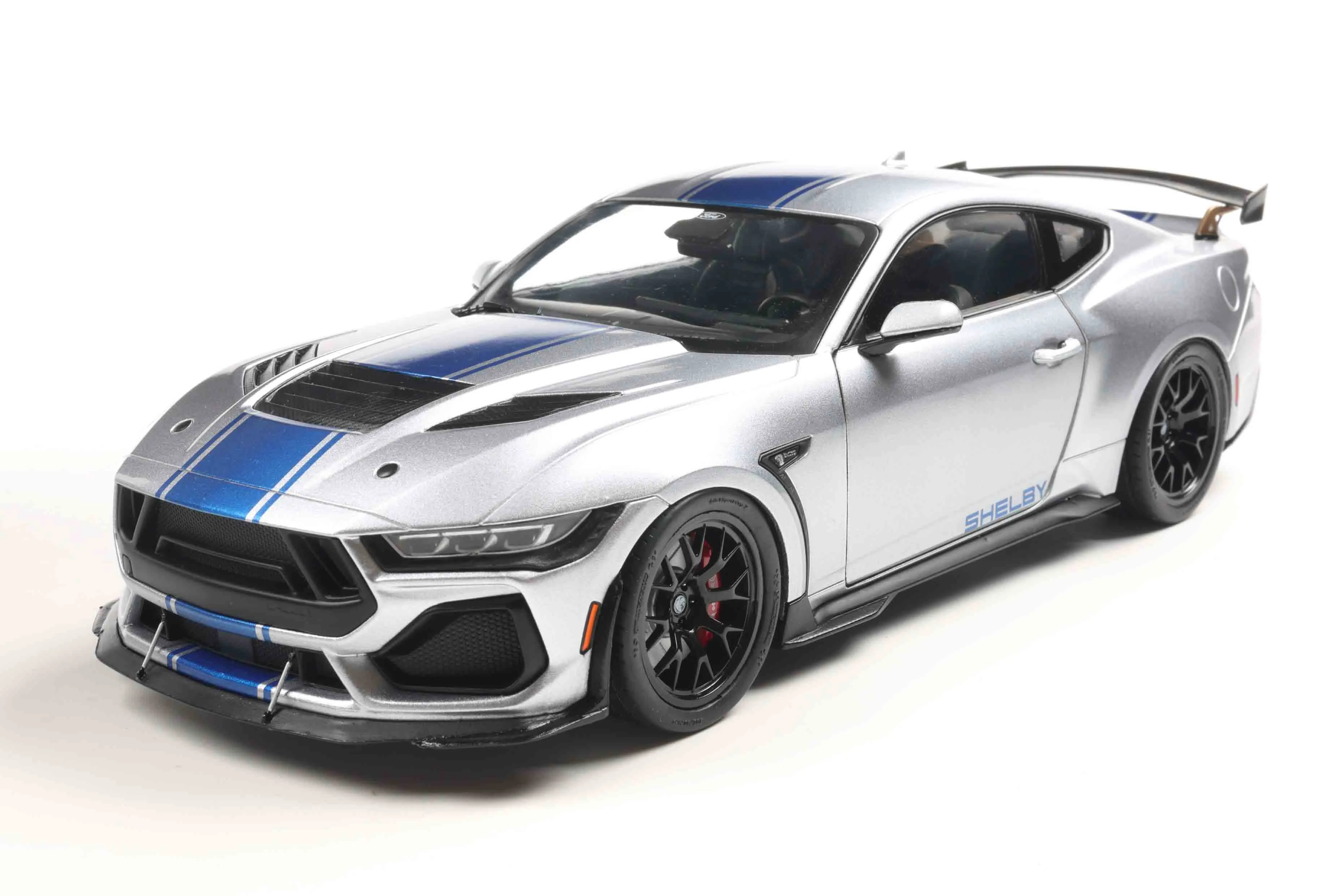 შელბი Mustang Super Snake - ნაცრისფერი