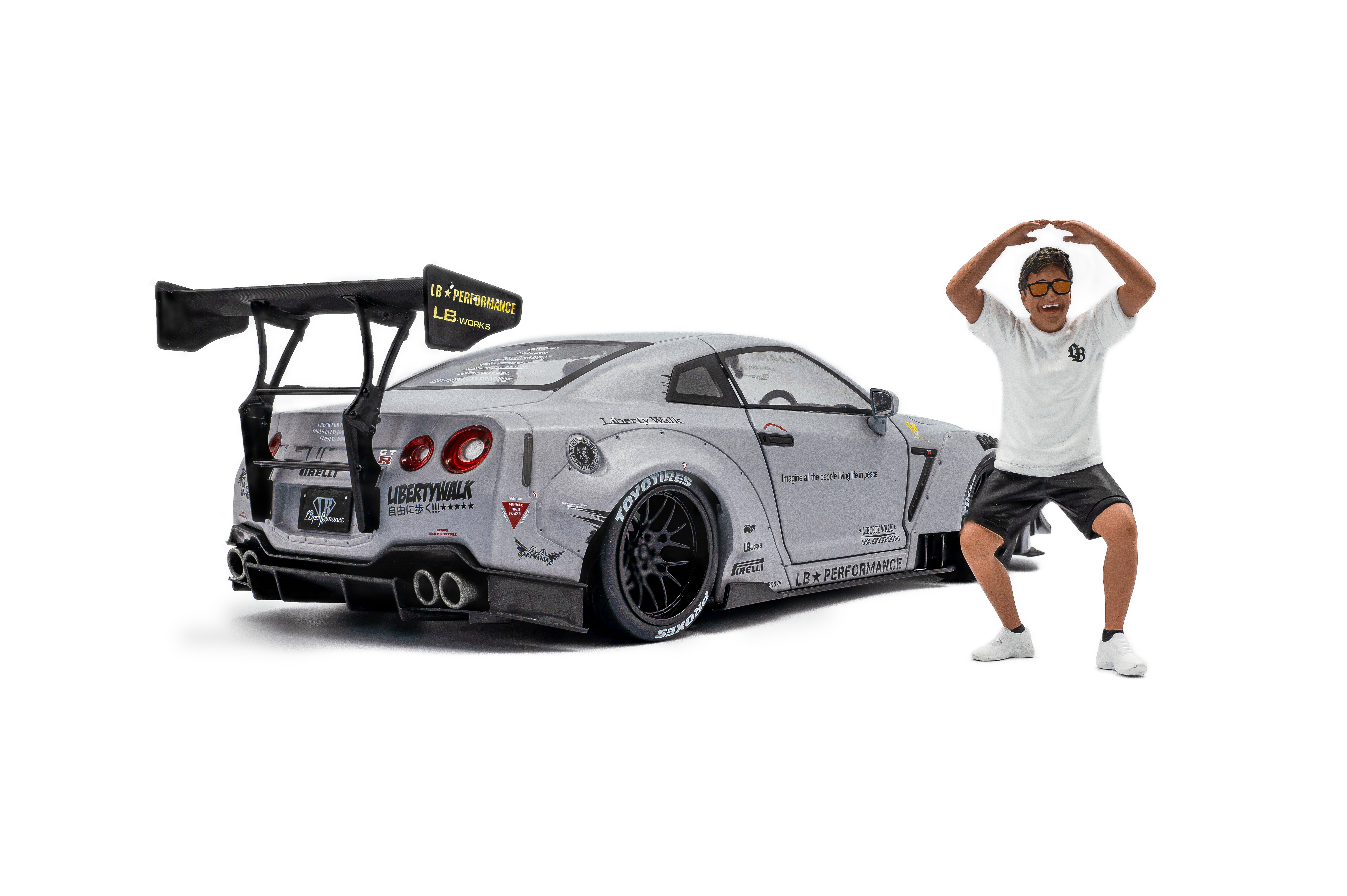 ნისანი GT-R (R35) - ნაცრისფერი, ფიგურით