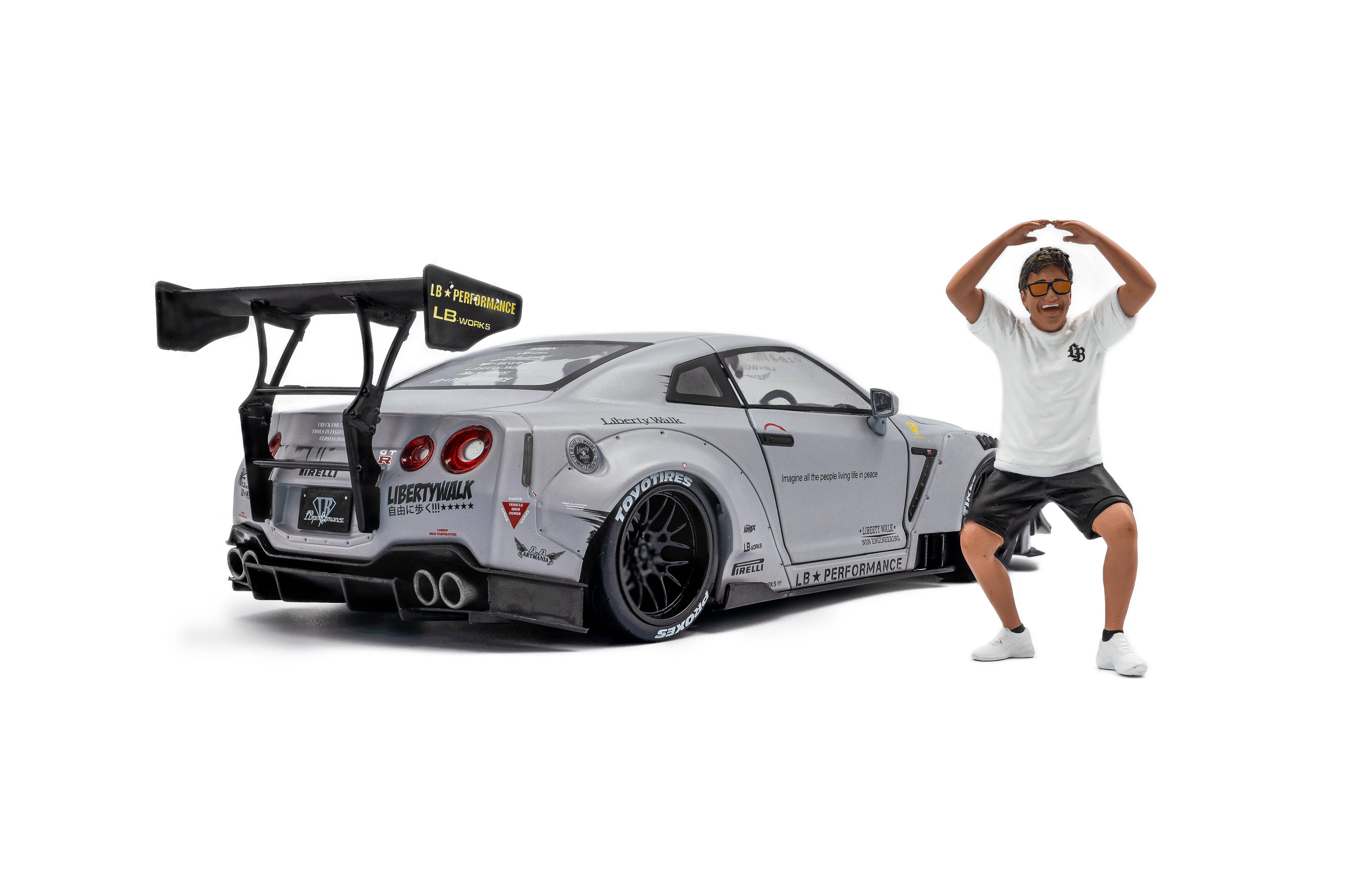 ნისანი GT-R (R35) - ნაცრისფერი, ფიგურით