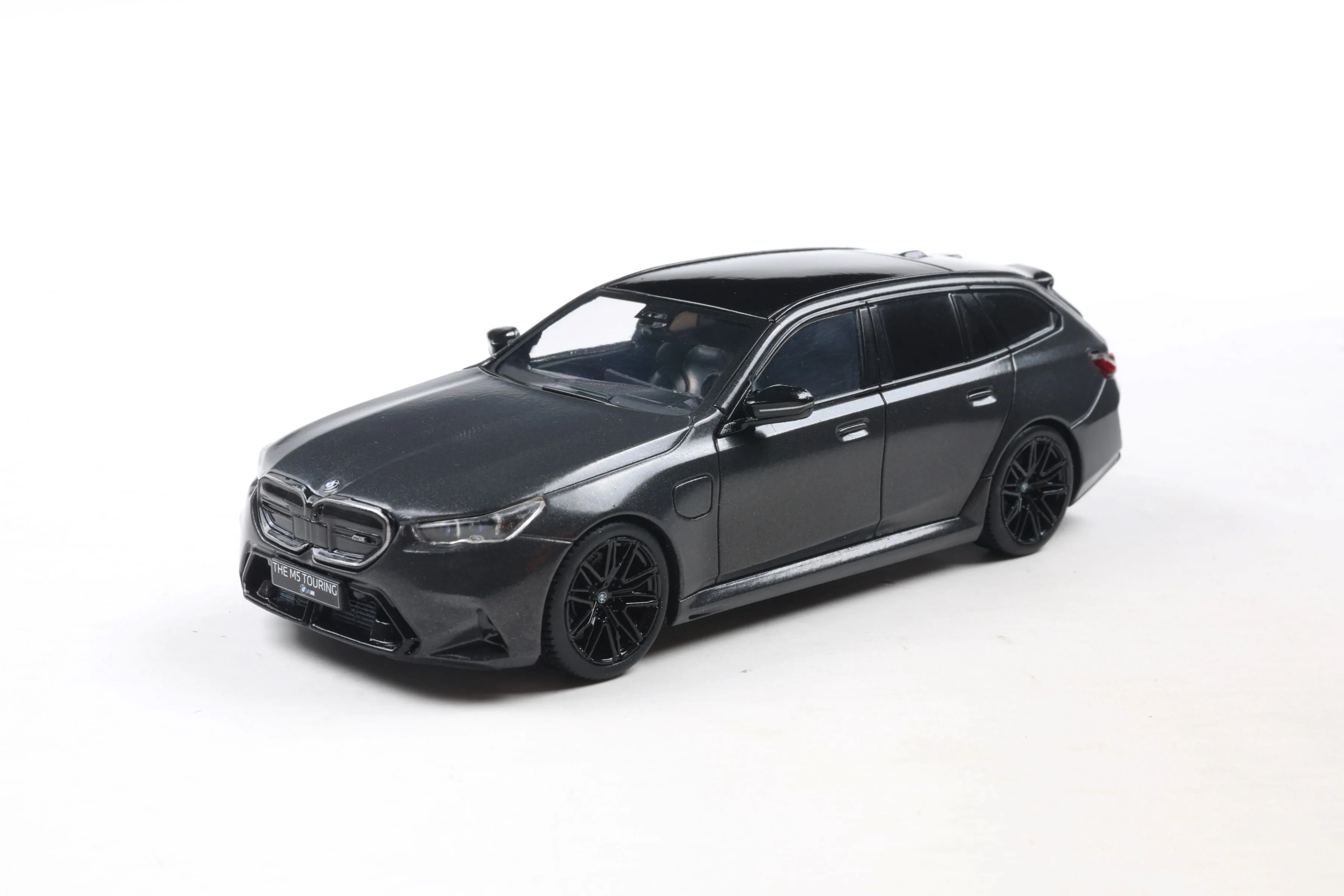 BMW M5 Touring 2024 - ნაცრისფერი