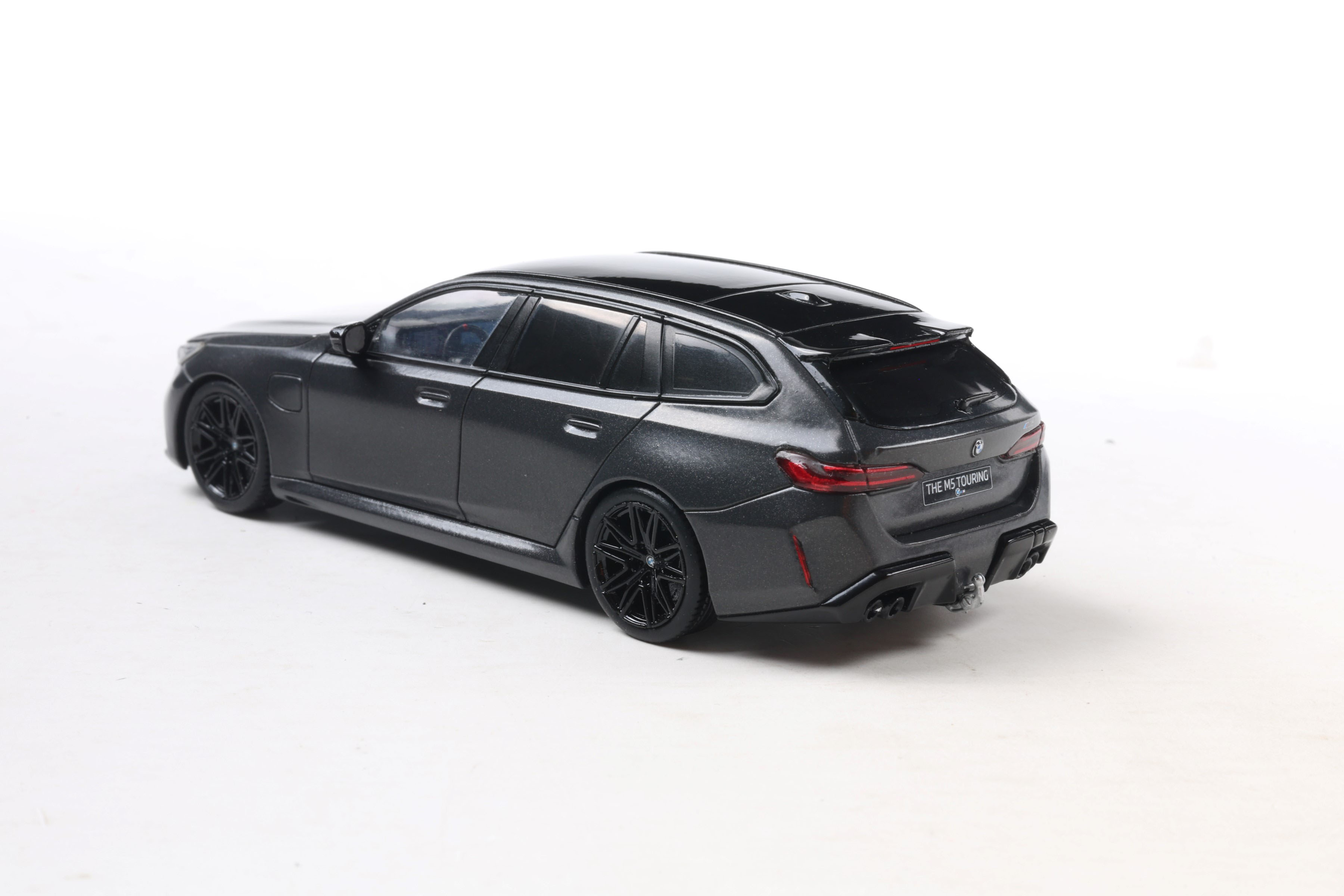 BMW M5 Touring 2024 - ნაცრისფერი