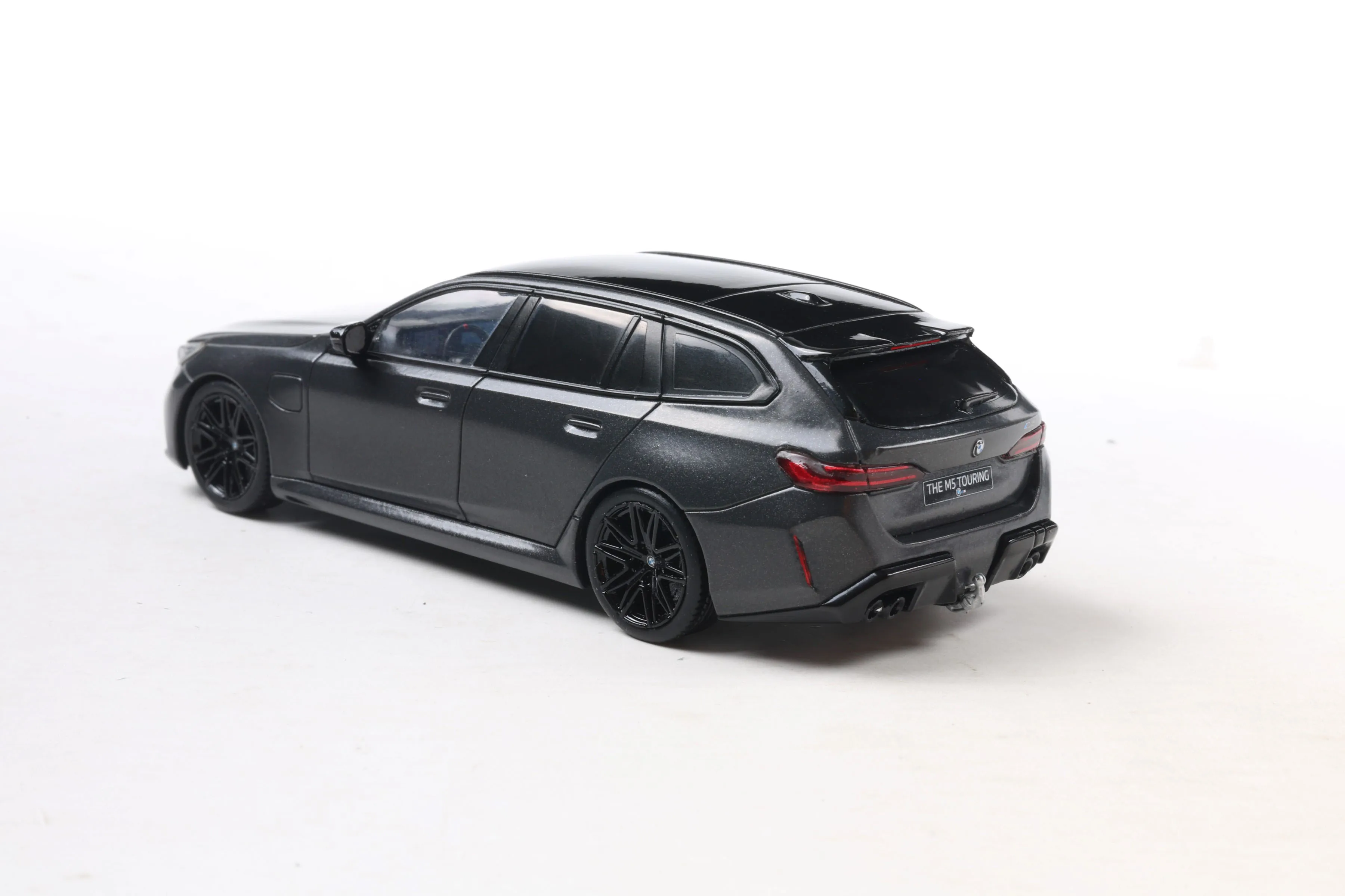 BMW M5 Touring 2024 - ნაცრისფერი