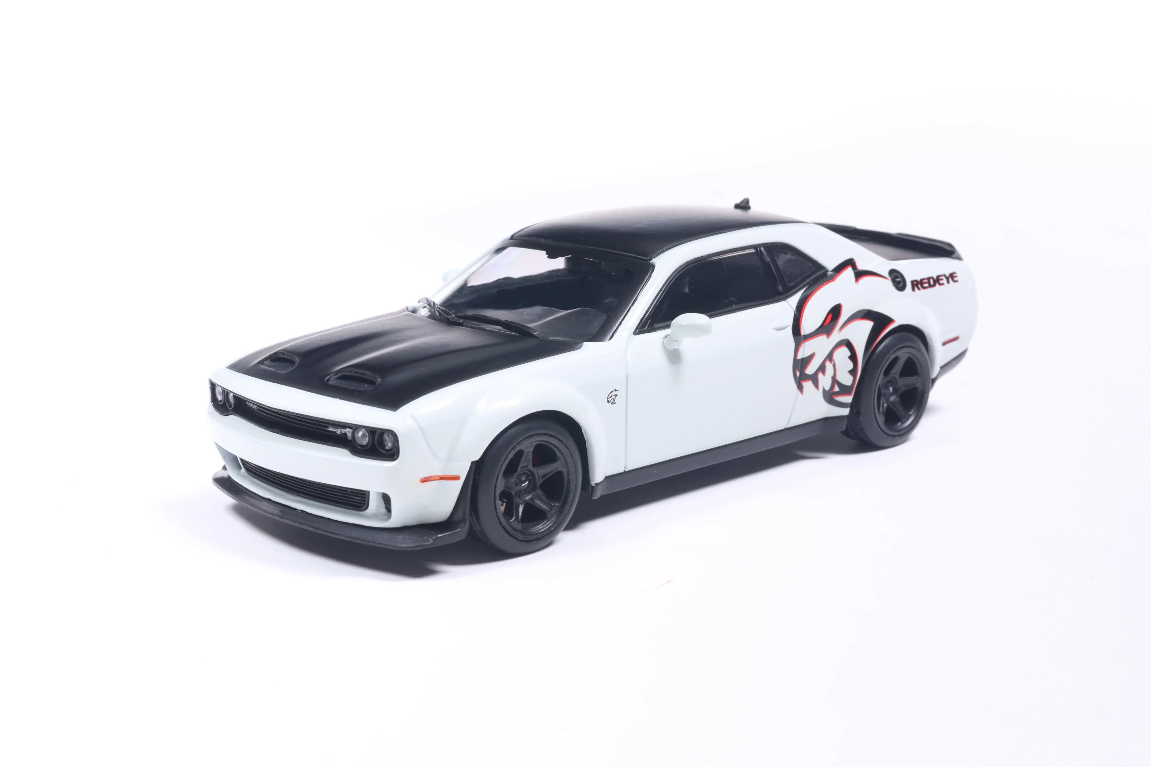 დოჯი Challenger SRT Hellcat - თეთრი