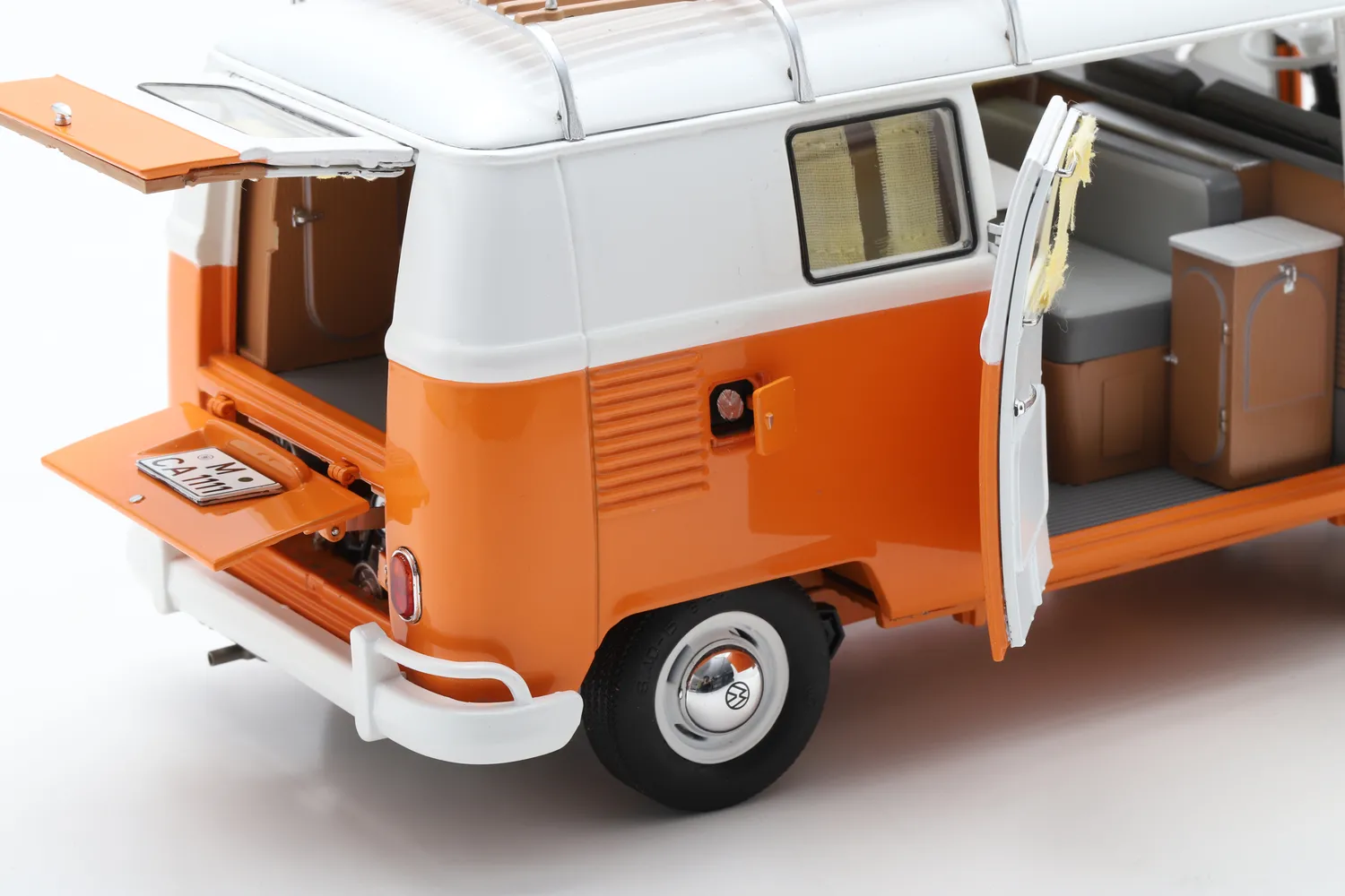 ფოლქსვაგენი T1 კემპერი – 1/18 DieCast მოდელი