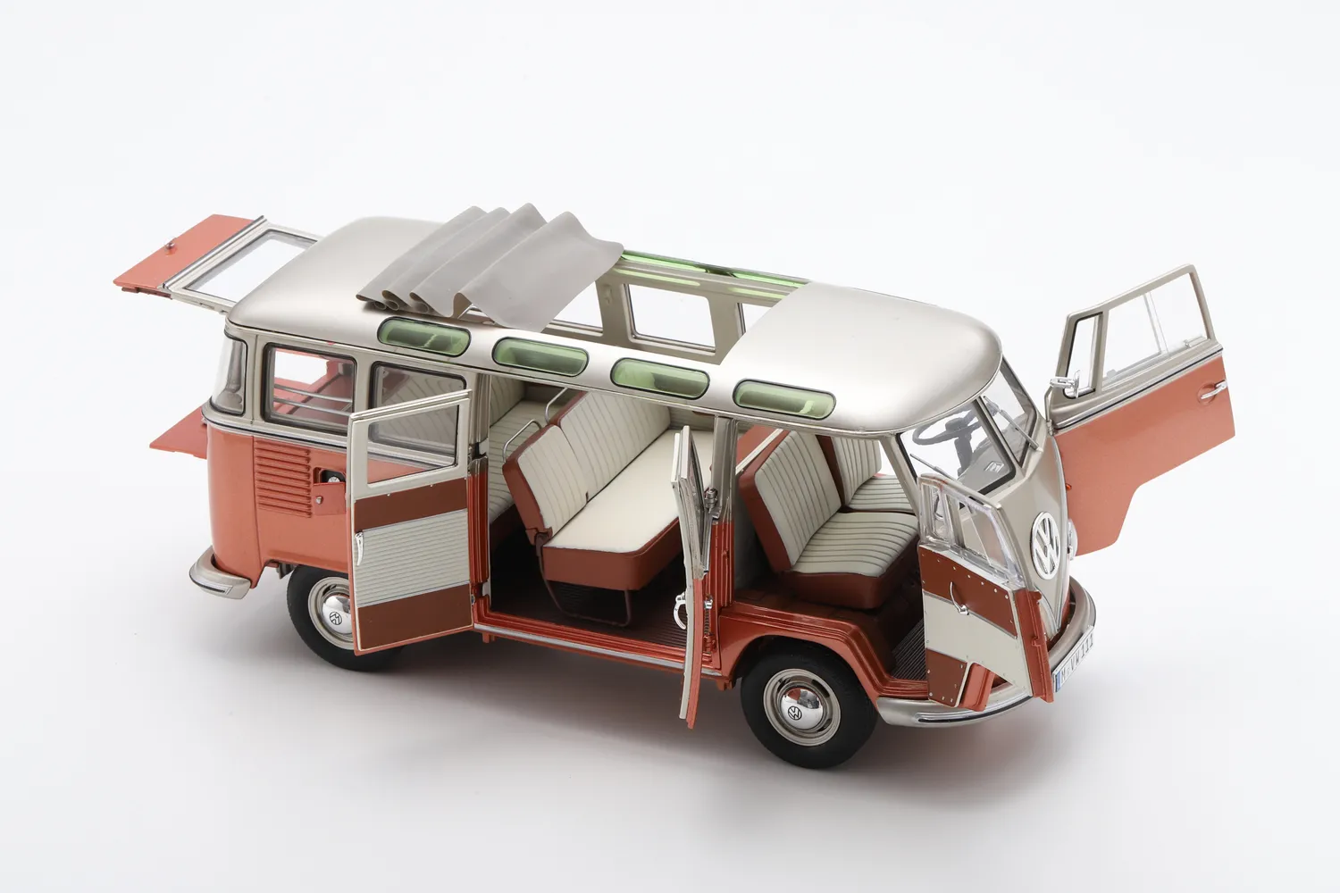 ფოლქსვაგენი T1 სამბა (1962) – 1/18 DieCast მოდელი