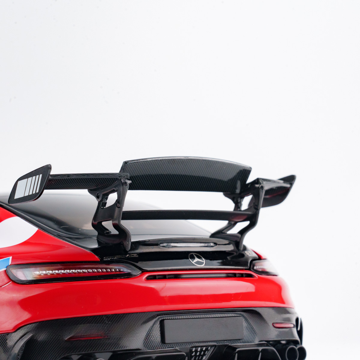 მერსედეს-AMG GT Black Series წითელი, სარბოლო გაფორმებით ხედი 13