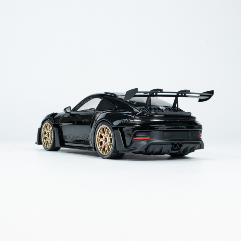 პორშე 911 (992) GT3 RS (2022) შავი ხედი 4