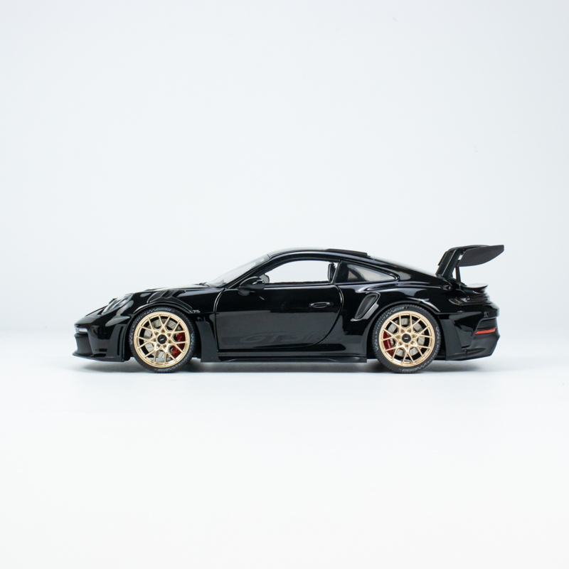 პორშე 911 (992) GT3 RS (2022) შავი ხედი 5