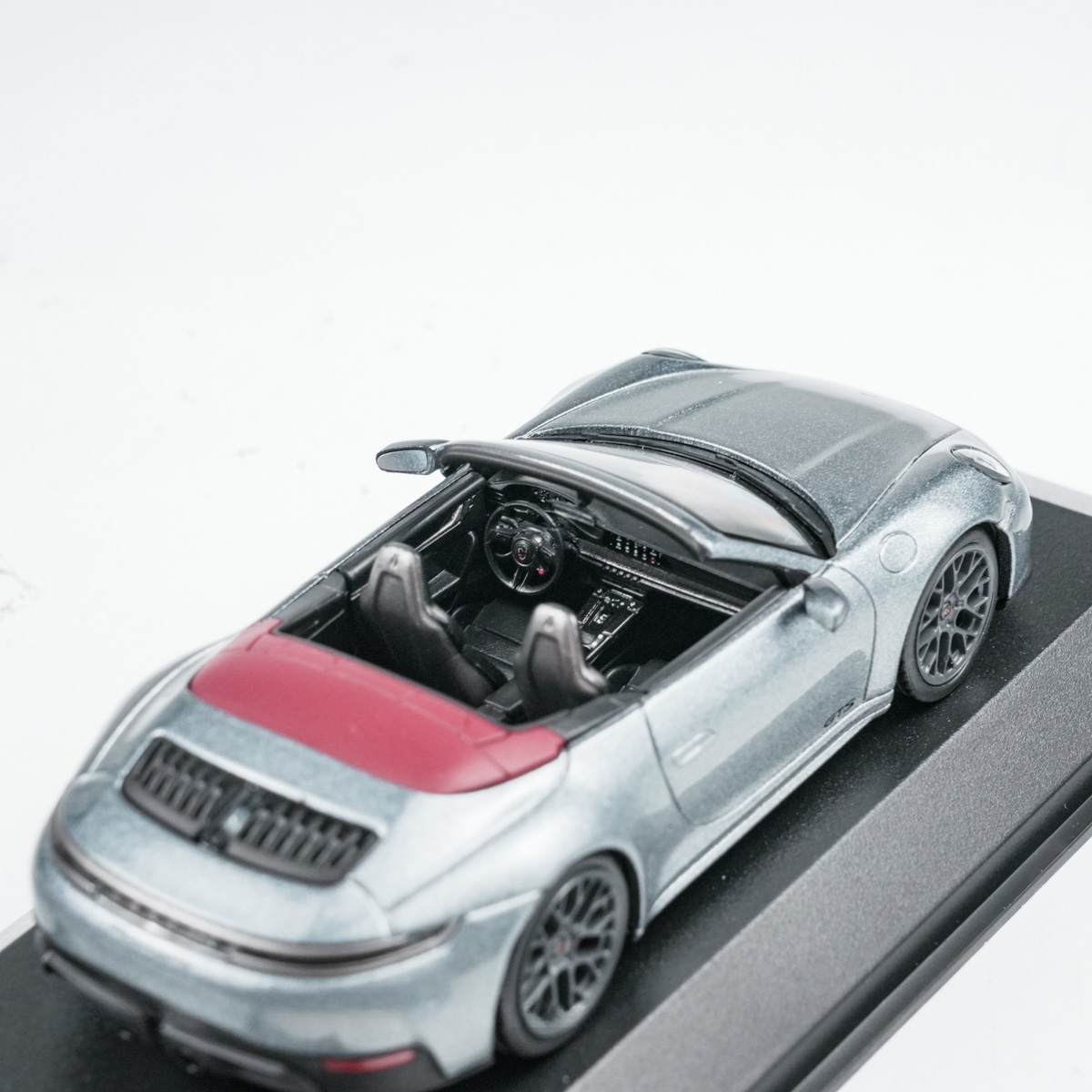 პორშე 911 (992.2) Carrera GTS Cabriolet (2024) ნაცრისფერი ხედი 13