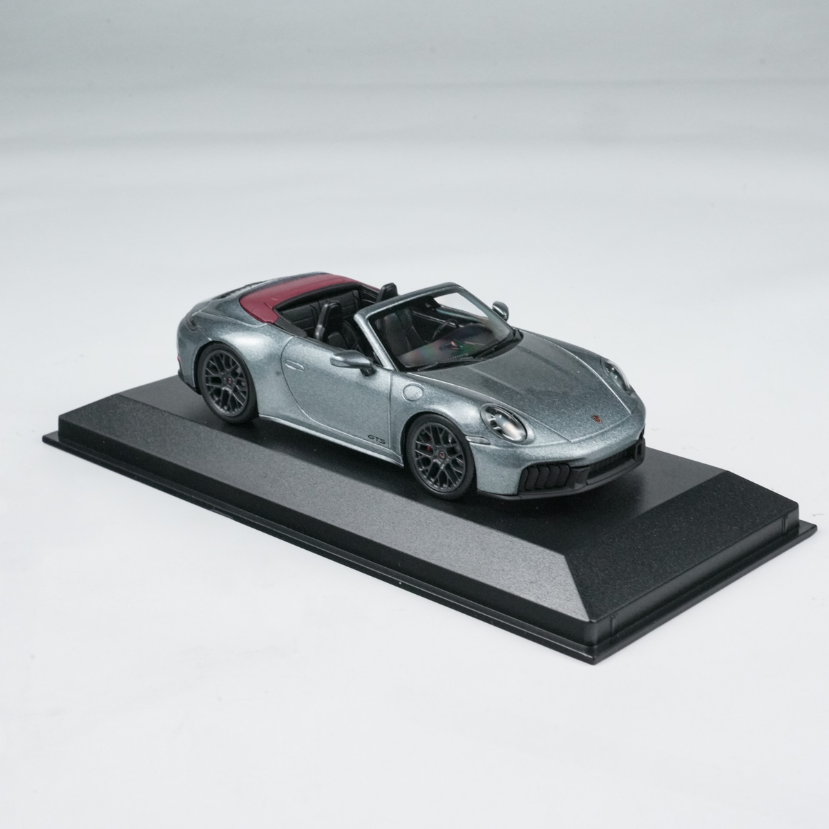 პორშე 911 (992.2) Carrera GTS Cabriolet (2024) ნაცრისფერი ხედი 2