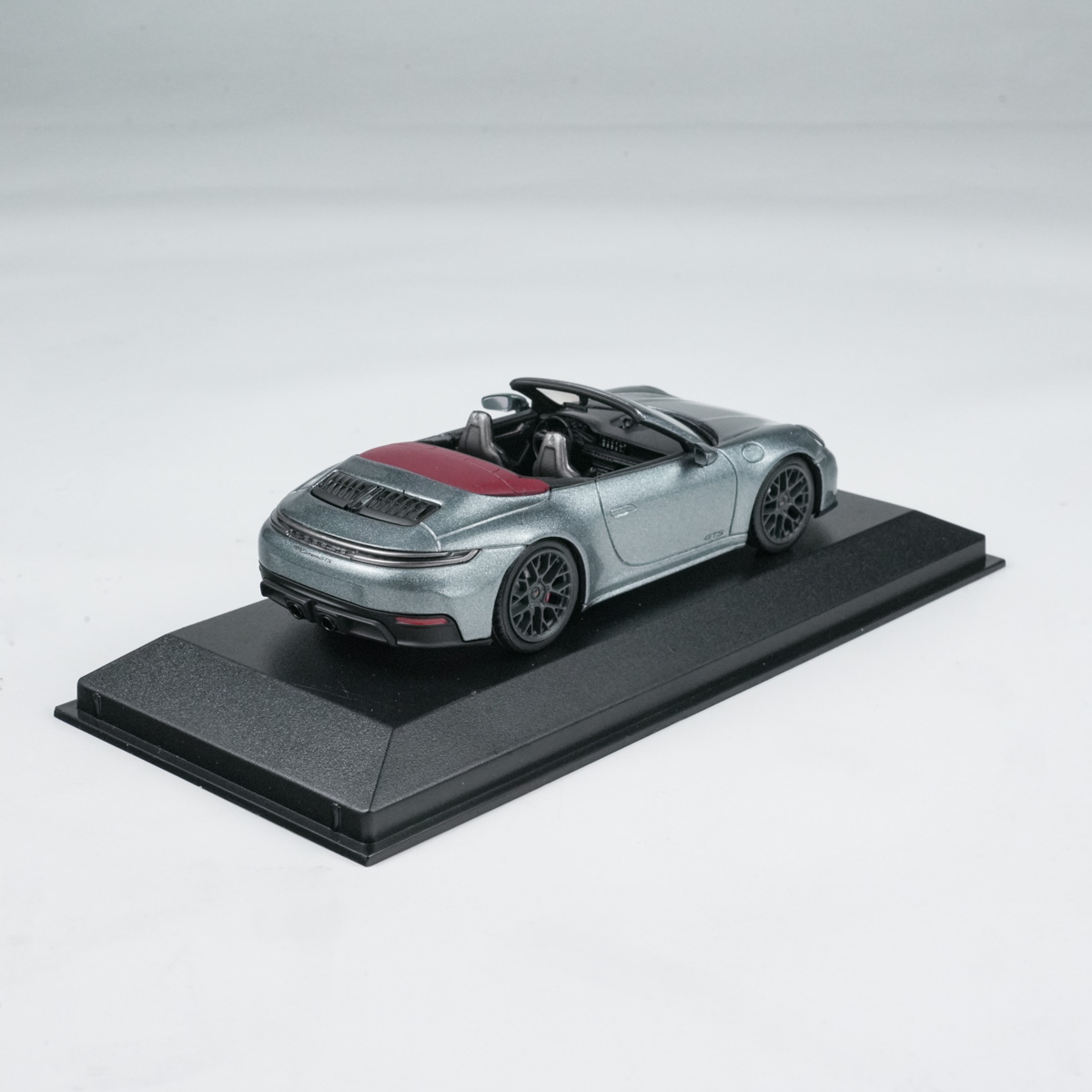 პორშე 911 (992.2) Carrera GTS Cabriolet (2024) ნაცრისფერი ხედი 3