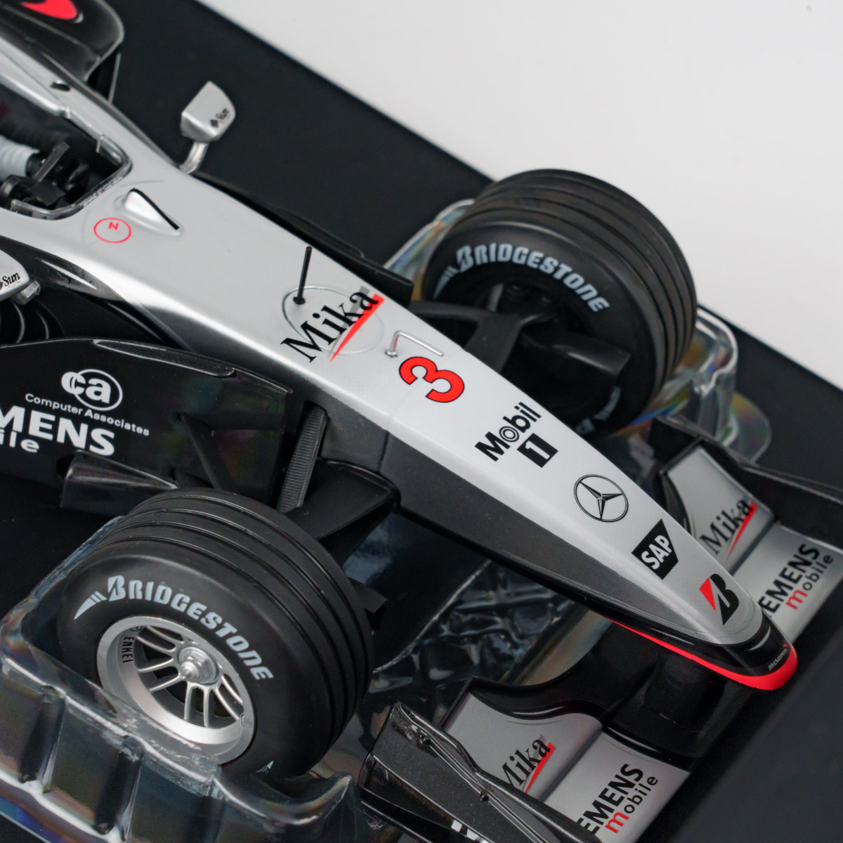 მაკლარენი Mercedes MP4/16 მიკა ჰაკინენი (2001) ხედი 7