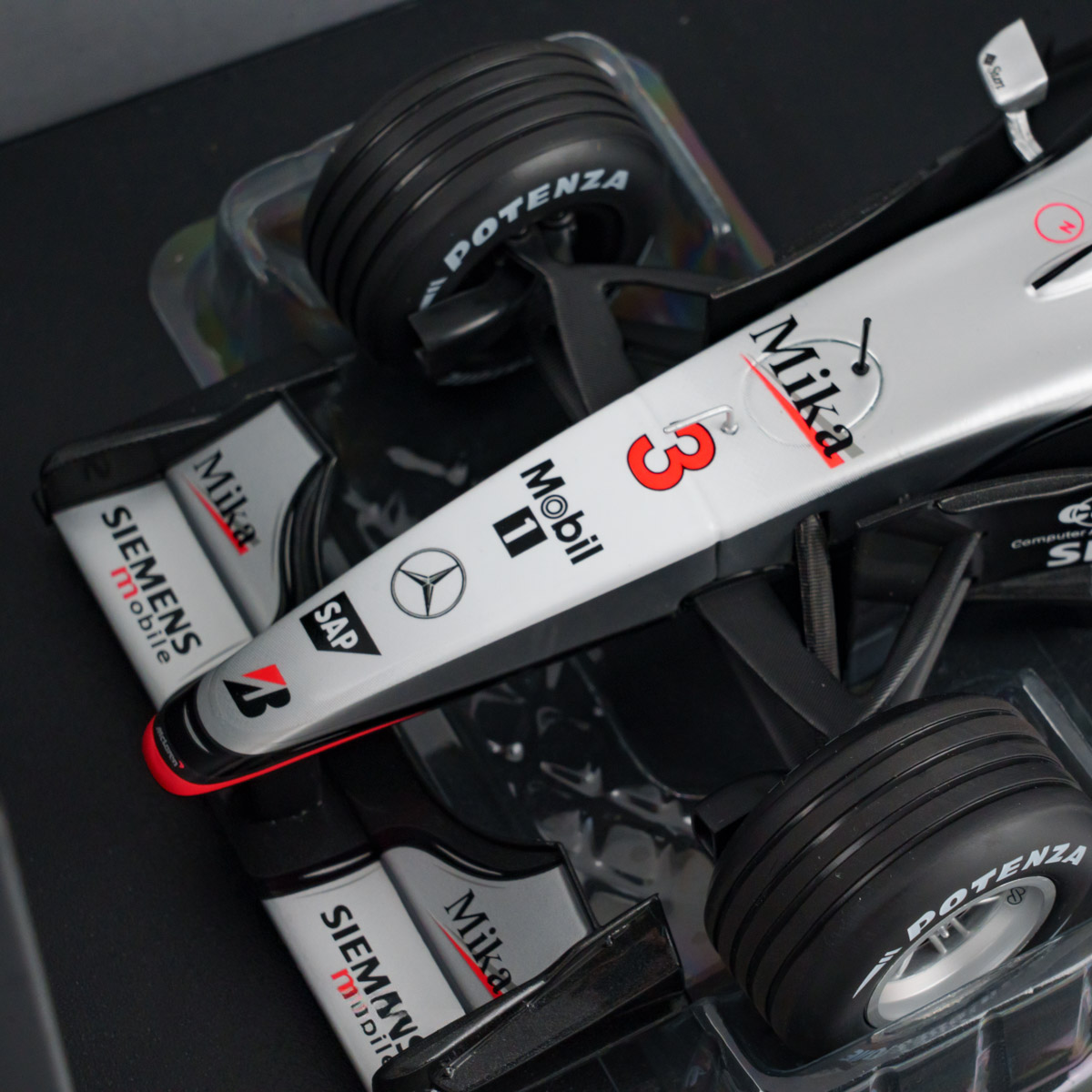 მაკლარენი Mercedes MP4/16 მიკა ჰაკინენი (2001) ხედი 9