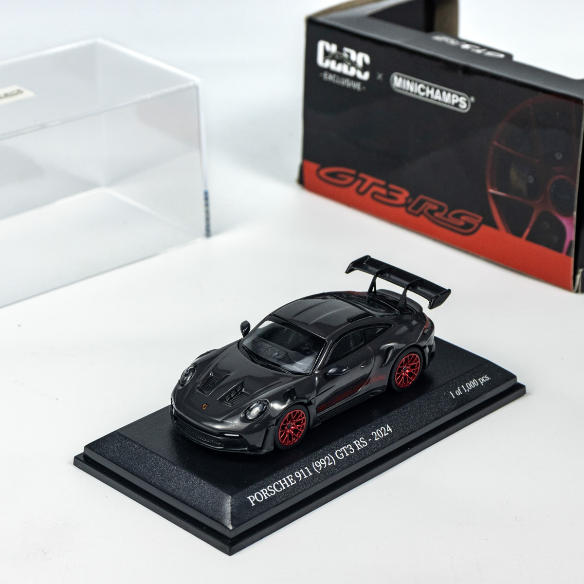 პორშე 911 (992) GT3 RS (2024) მუქი ნაცრისფერი, წითელი დისკებით ხედი 1