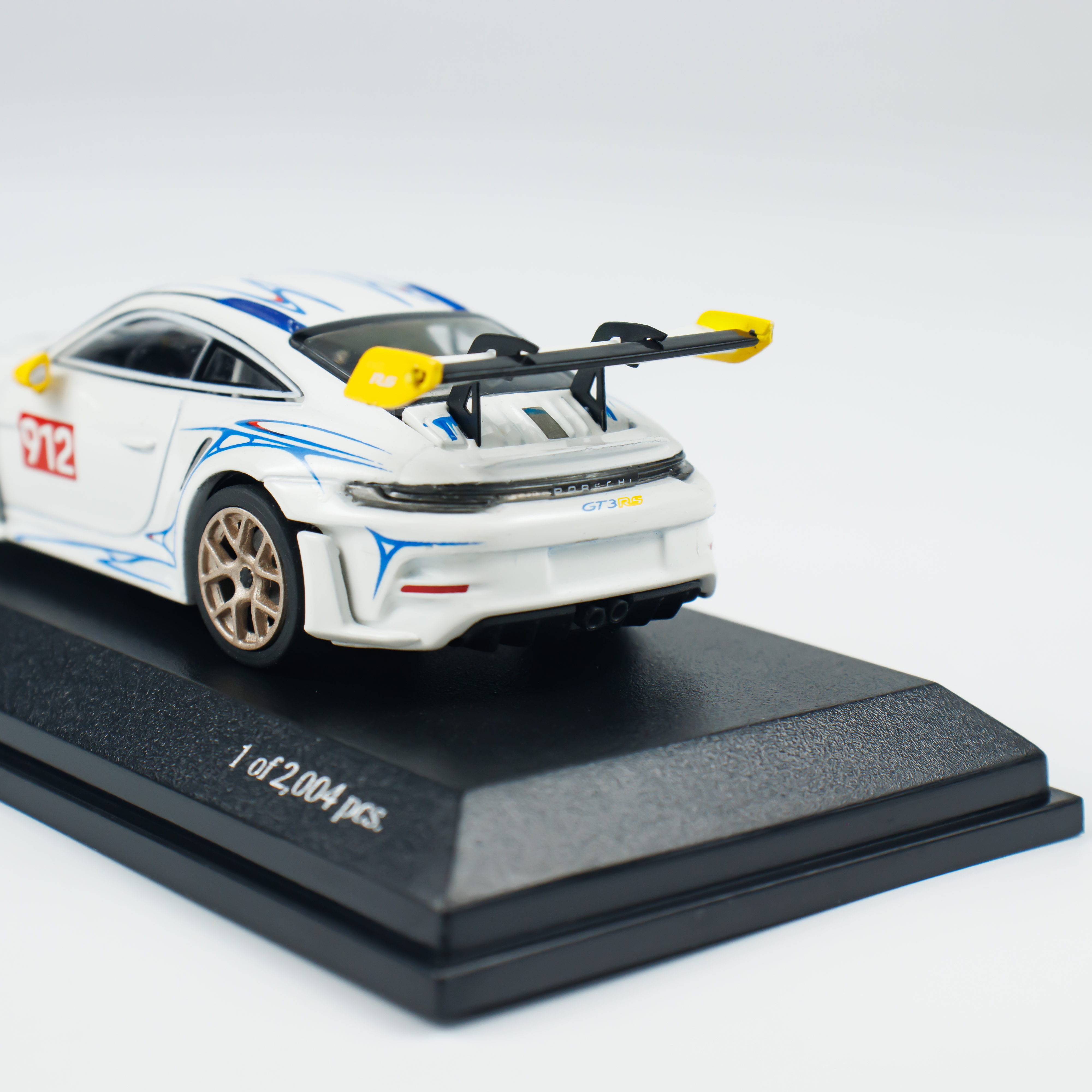 Minichamps 1:64 Porsche 911 (992) GT3 RS (2024) - White/Yellow view 13