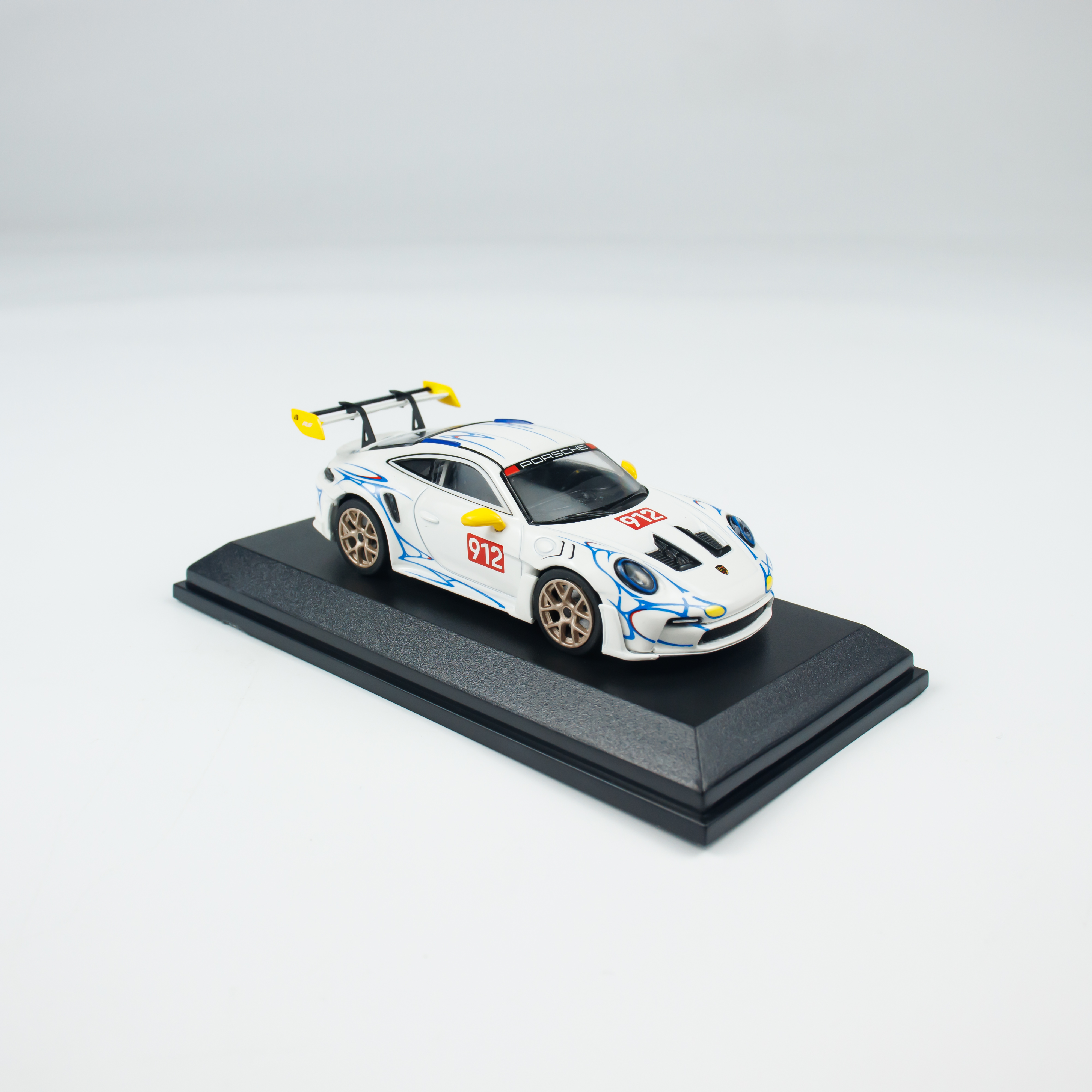 Minichamps 1:64 Porsche 911 (992) GT3 RS (2024) - White/Yellow view 2