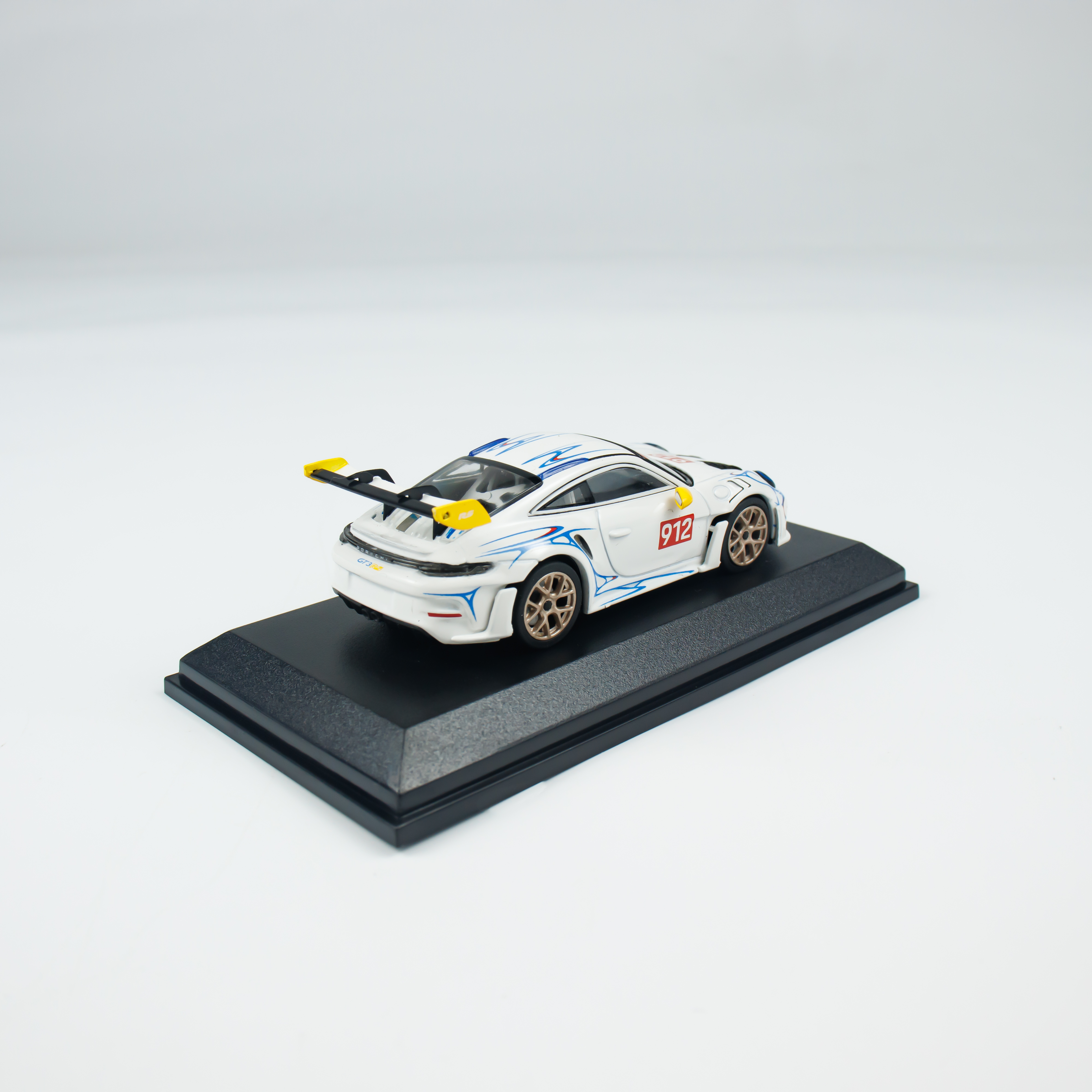 Minichamps 1:64 Porsche 911 (992) GT3 RS (2024) - White/Yellow view 3
