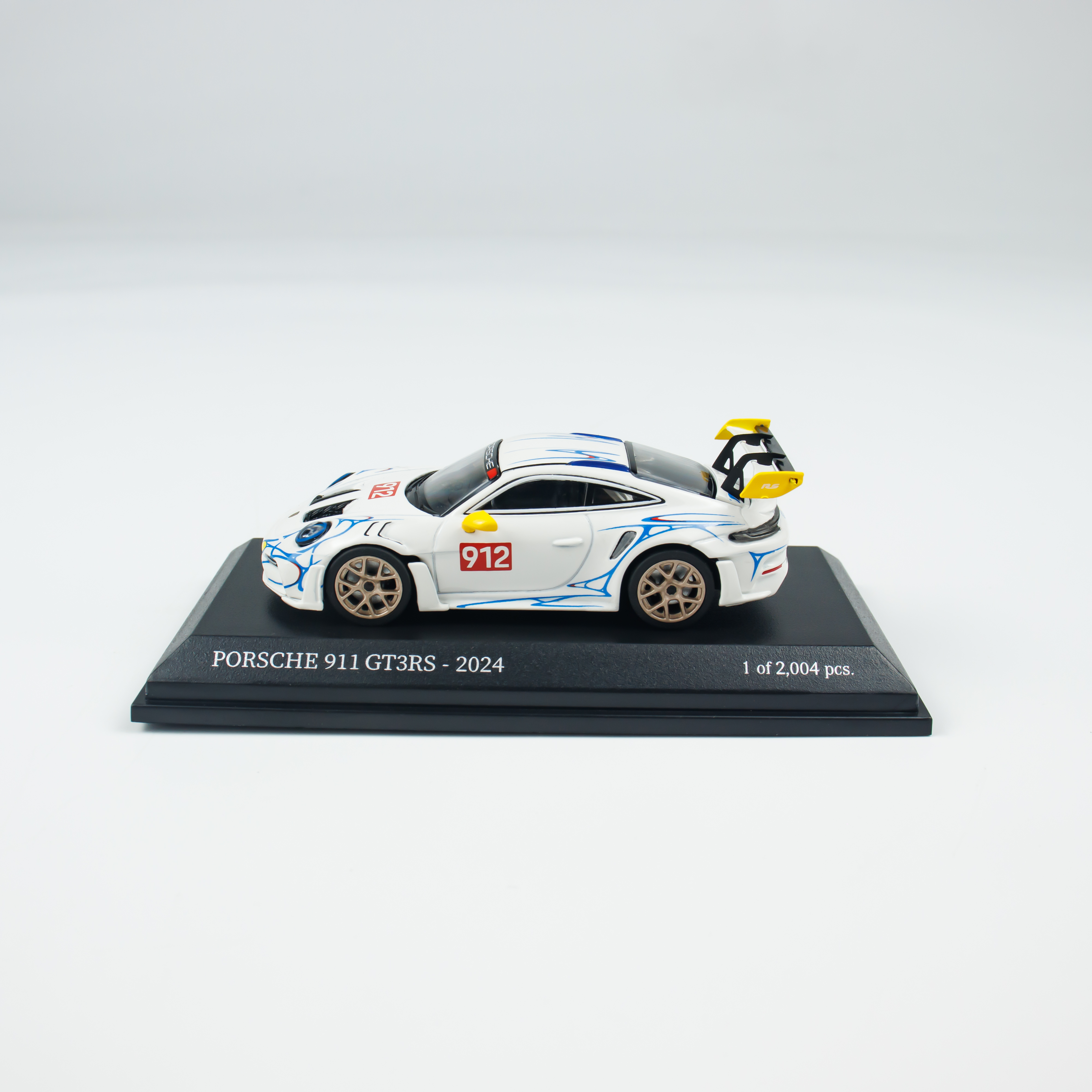 Minichamps 1:64 Porsche 911 (992) GT3 RS (2024) - White/Yellow view 4