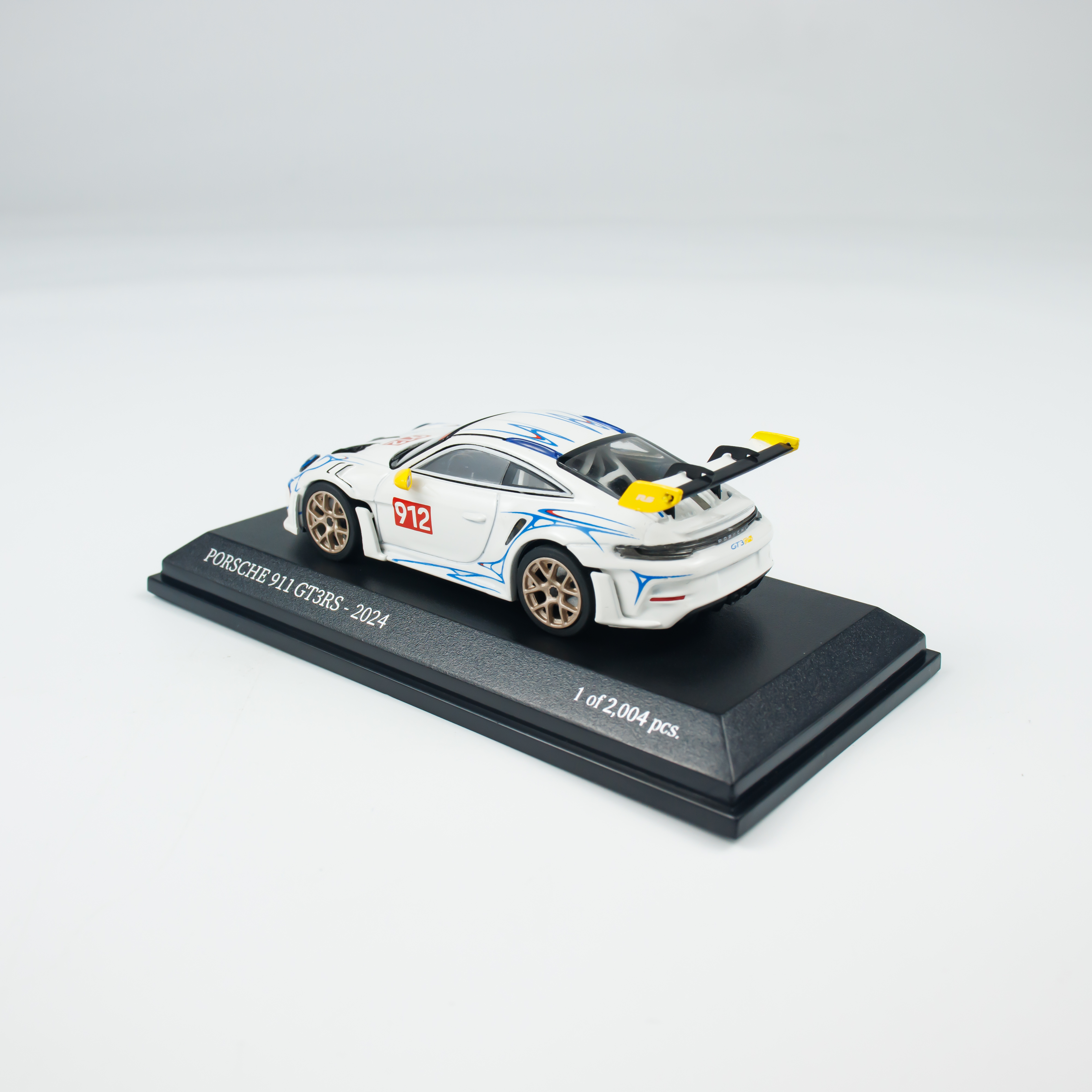 Minichamps 1:64 Porsche 911 (992) GT3 RS (2024) - White/Yellow view 6