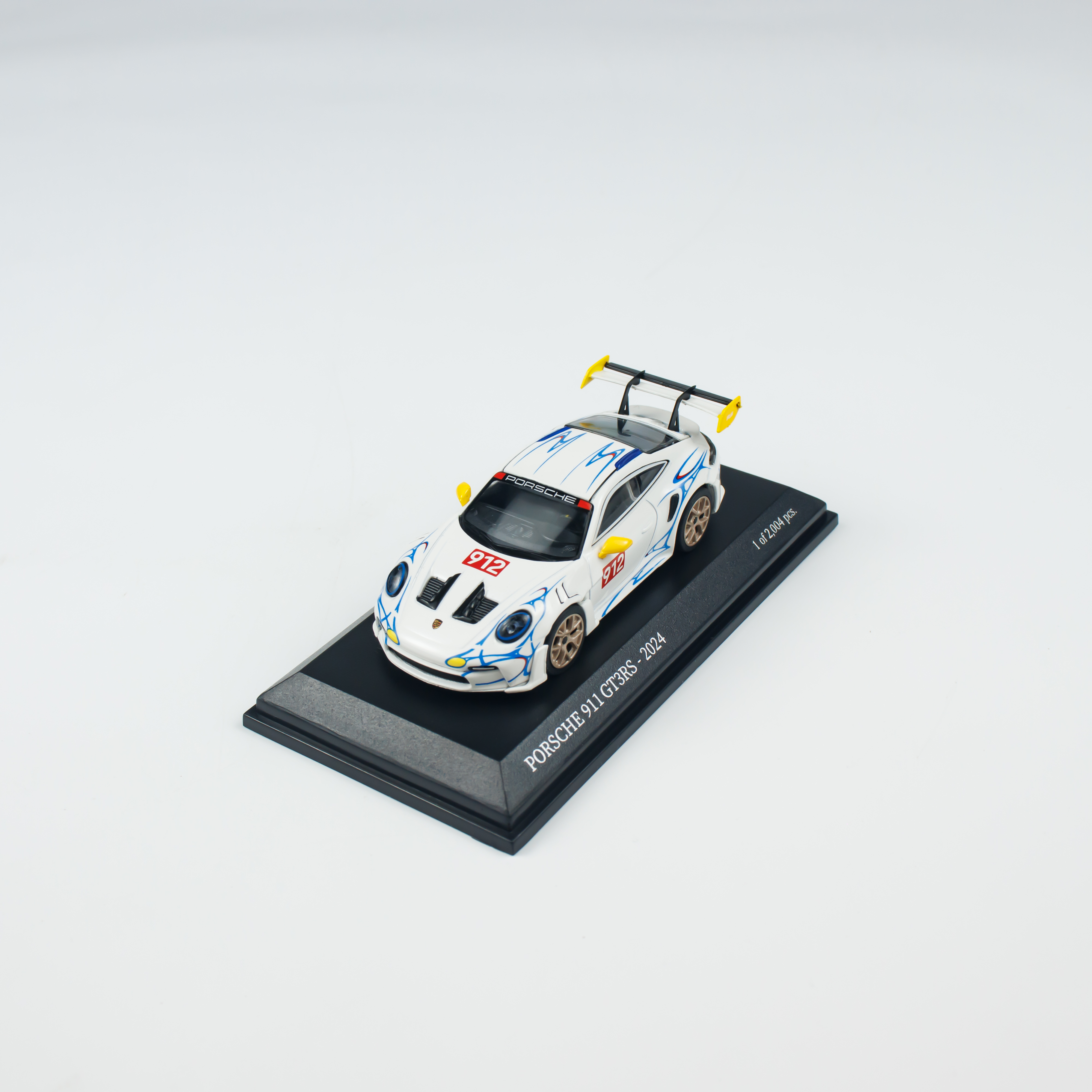 Minichamps 1:64 Porsche 911 (992) GT3 RS (2024) - White/Yellow view 7