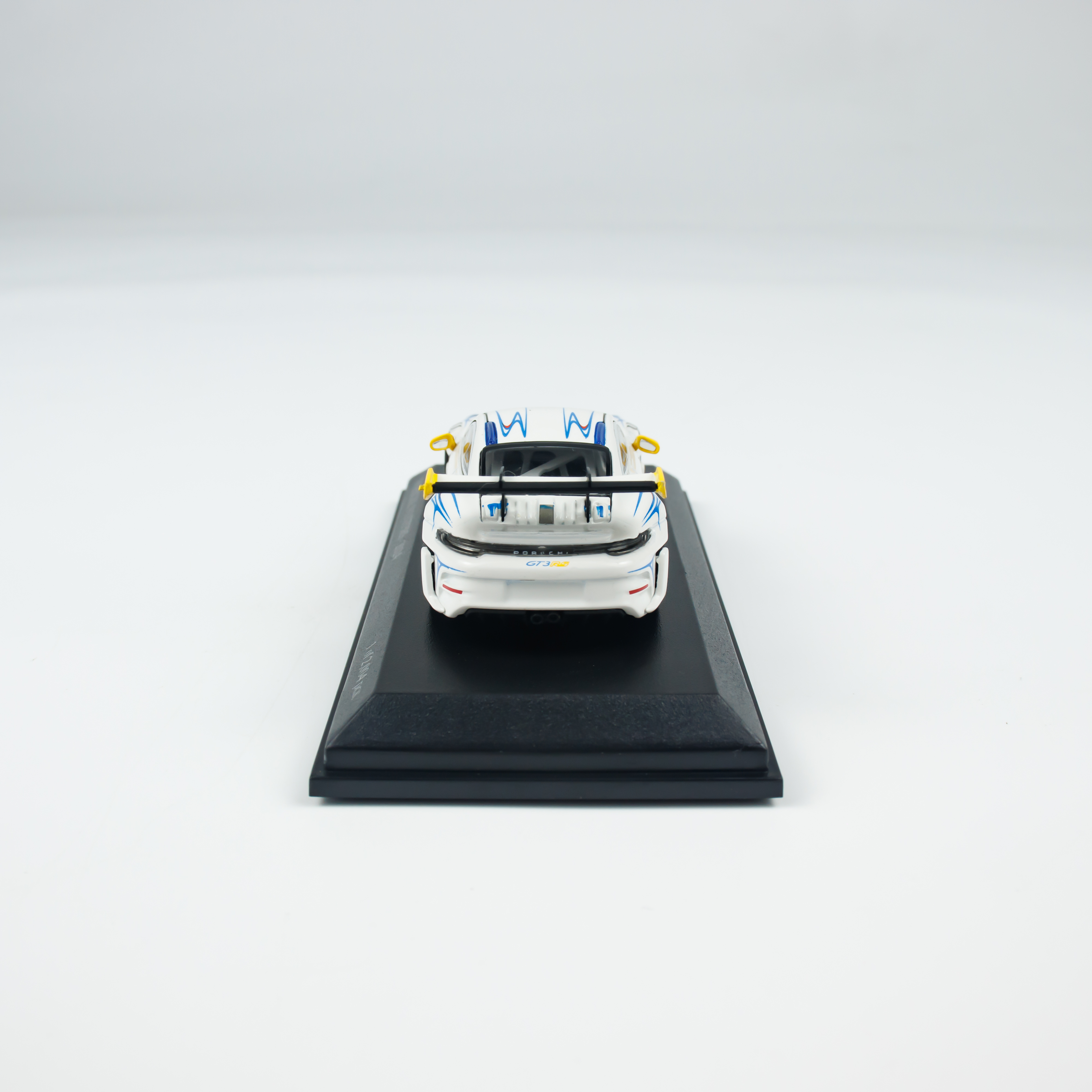 Minichamps 1:64 Porsche 911 (992) GT3 RS (2024) - White/Yellow view 9