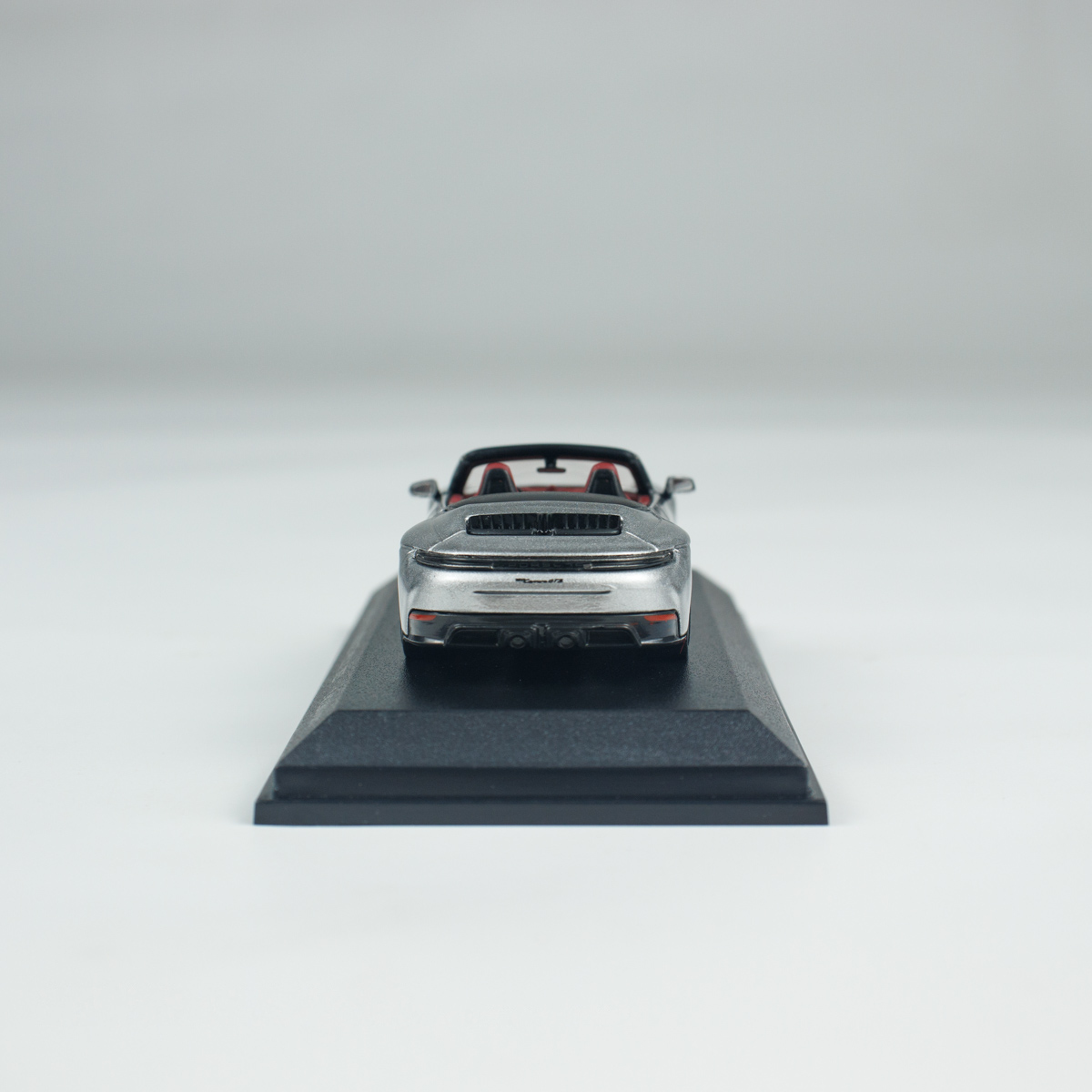 პორშე 911 (992.2) Carrera GTS Cabriolet ვერცხლისფერი მეტალიკი ხედი 10