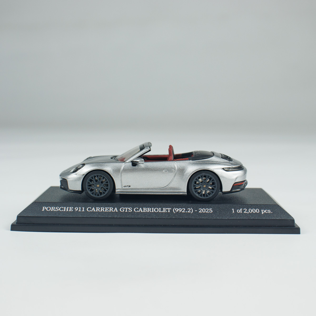 პორშე 911 (992.2) Carrera GTS Cabriolet ვერცხლისფერი მეტალიკი ხედი 4