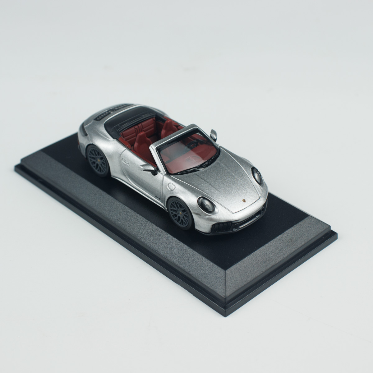 პორშე 911 (992.2) Carrera GTS Cabriolet ვერცხლისფერი მეტალიკი ხედი 7