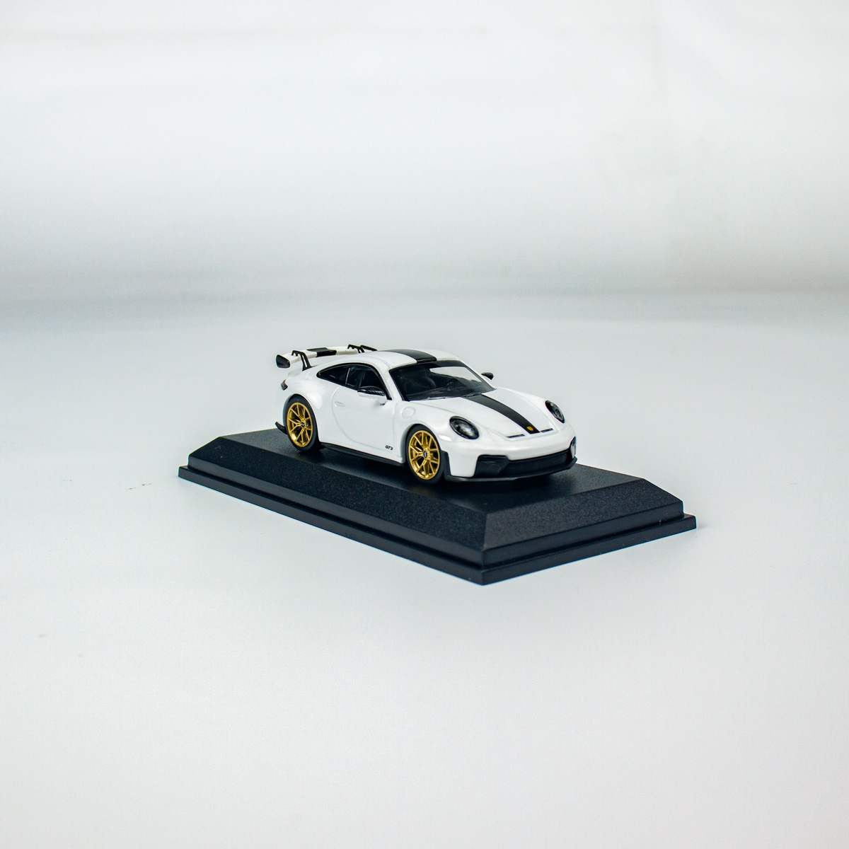 Minichamps 1:64 Porsche 911 (992.2) GT3 (2025) - White view 2