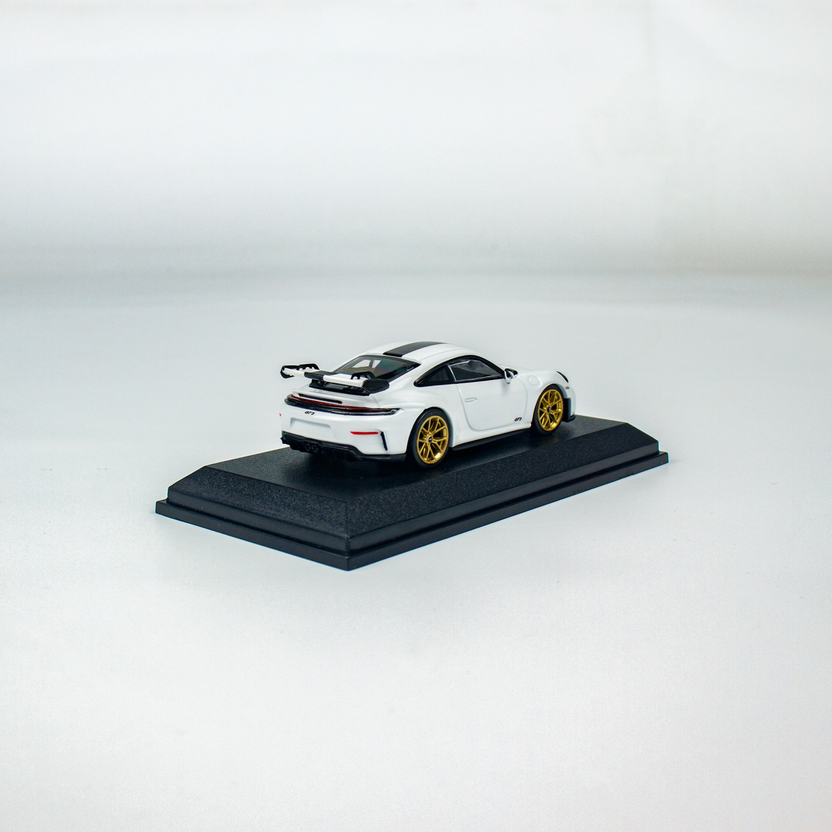 Minichamps 1:64 Porsche 911 (992.2) GT3 (2025) - White view 3