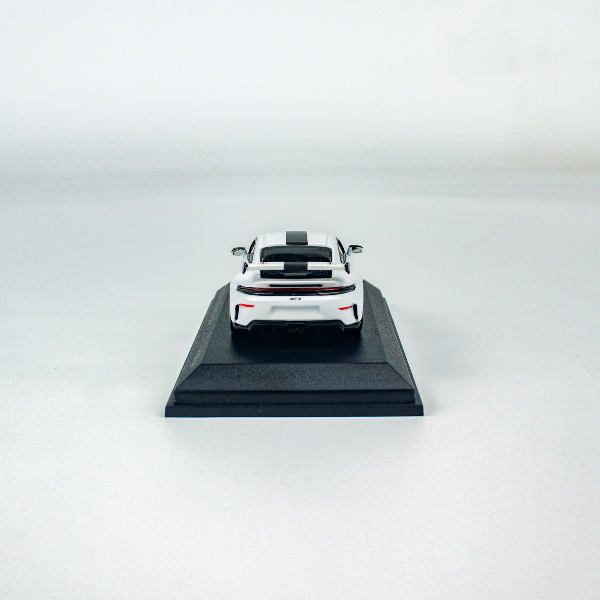 Minichamps 1:64 Porsche 911 (992.2) GT3 (2025) - White view 9