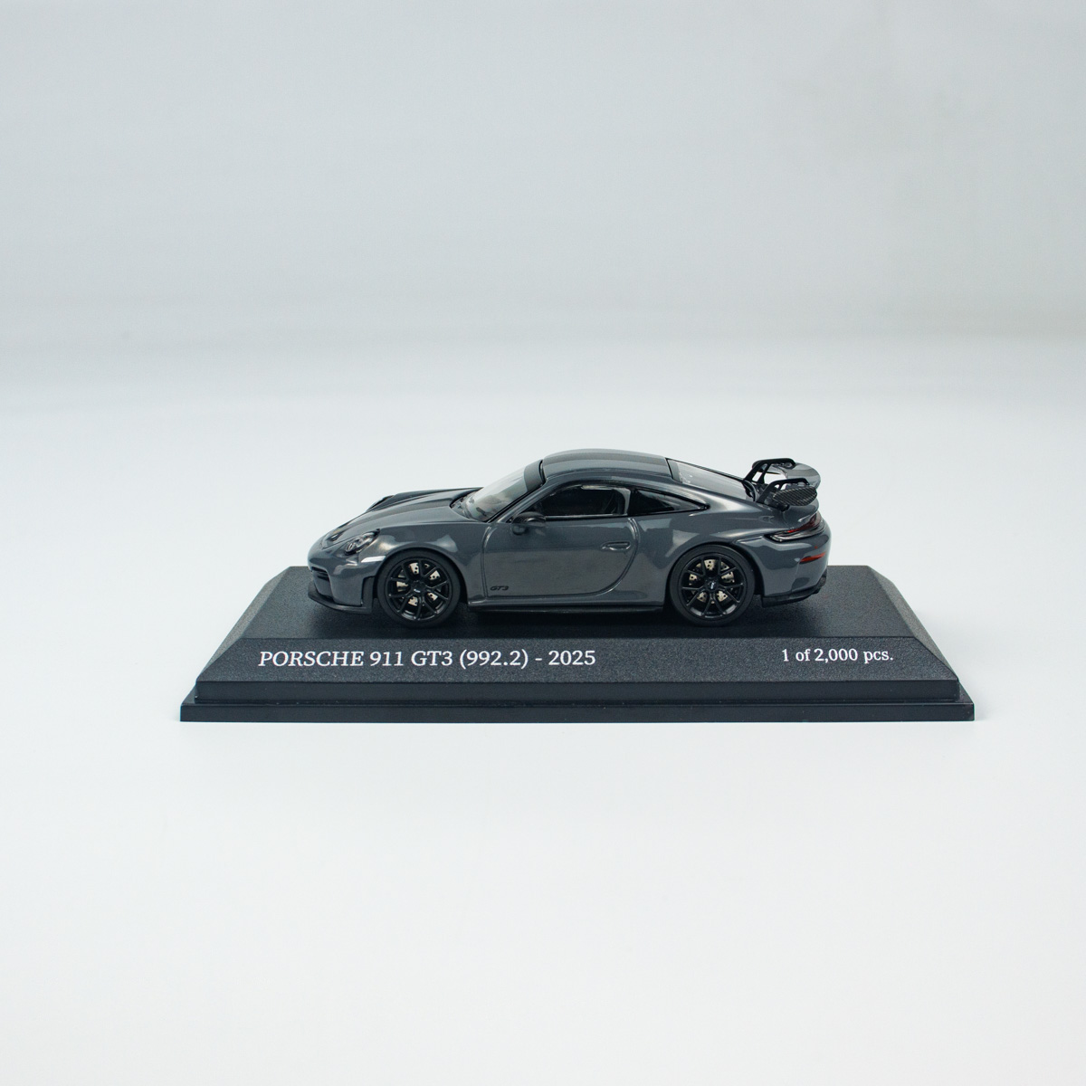 პორშე 911 (992.2) GT3 (2025) ნაცრისფერი ხედი 4