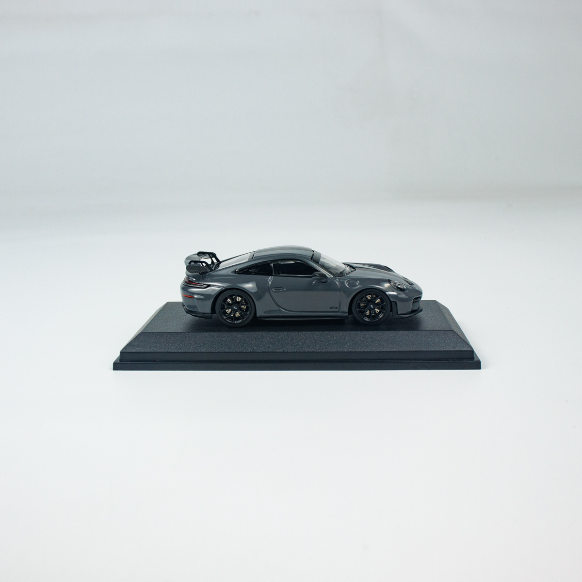 პორშე 911 (992.2) GT3 (2025) ნაცრისფერი ხედი 5