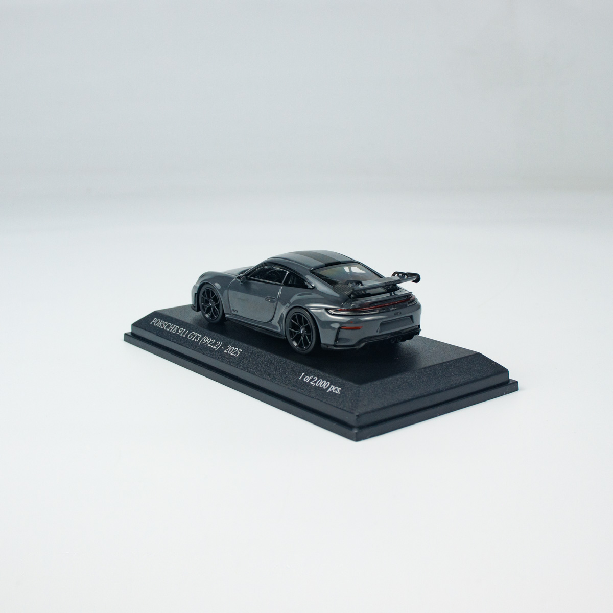 პორშე 911 (992.2) GT3 (2025) ნაცრისფერი ხედი 6