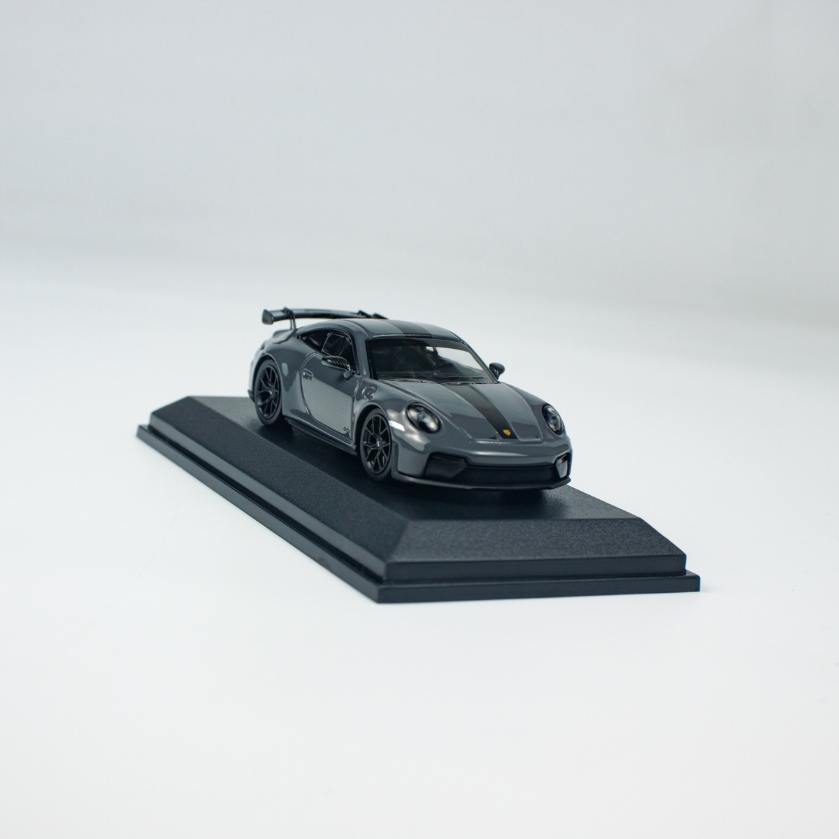 პორშე 911 (992.2) GT3 (2025) ნაცრისფერი ხედი 7