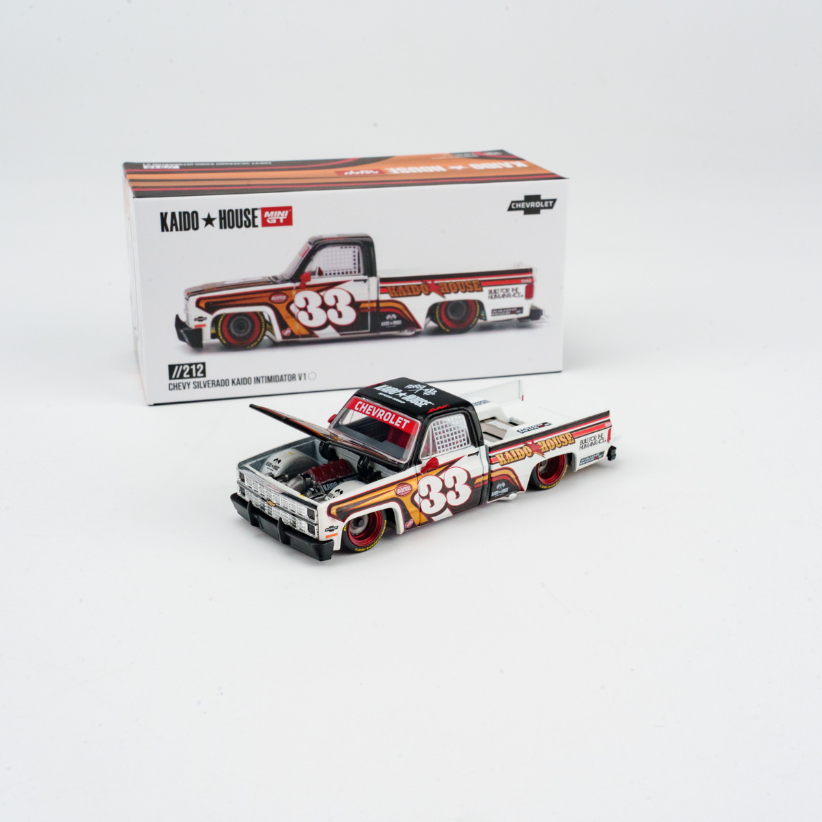 Minichamps 1:64 Chevrolet Silverado Kaido Intimidator V1 view 1