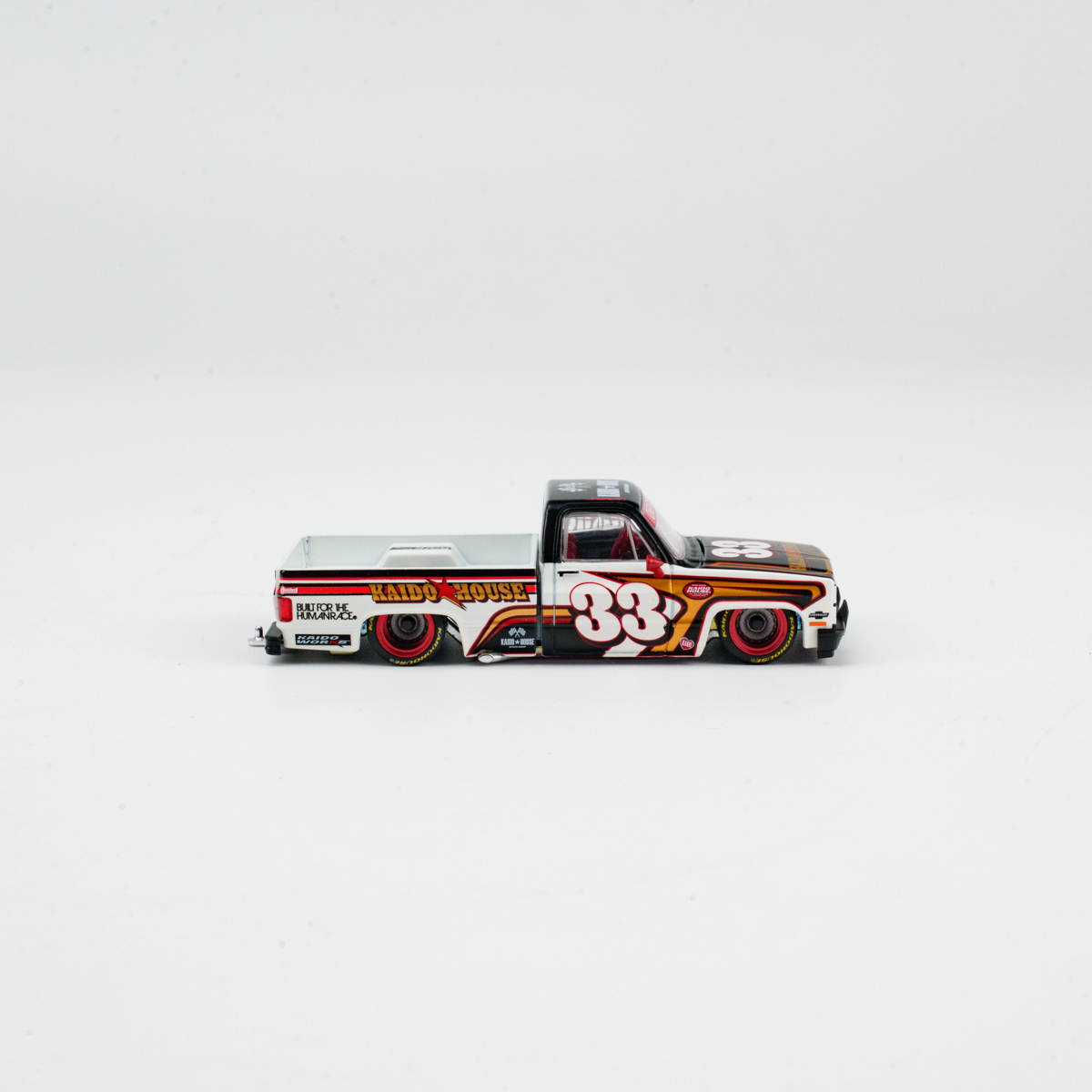 Minichamps 1:64 Chevrolet Silverado Kaido Intimidator V1 view 5