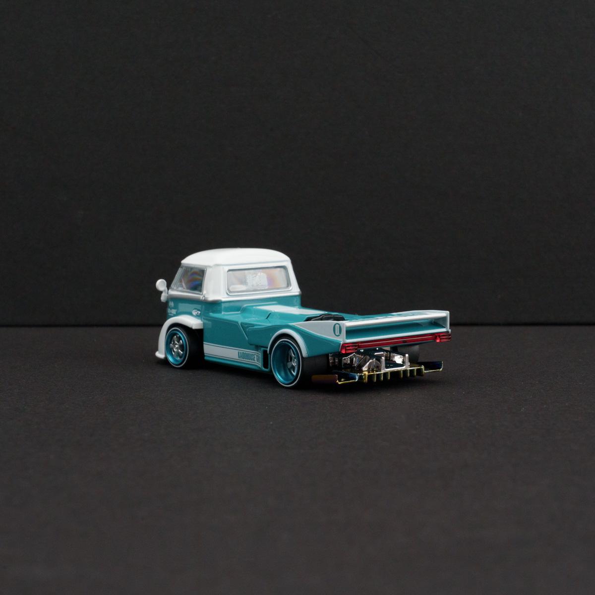 Minichamps 1:64 Volkswagen T1 Kaido Works V1 view 6