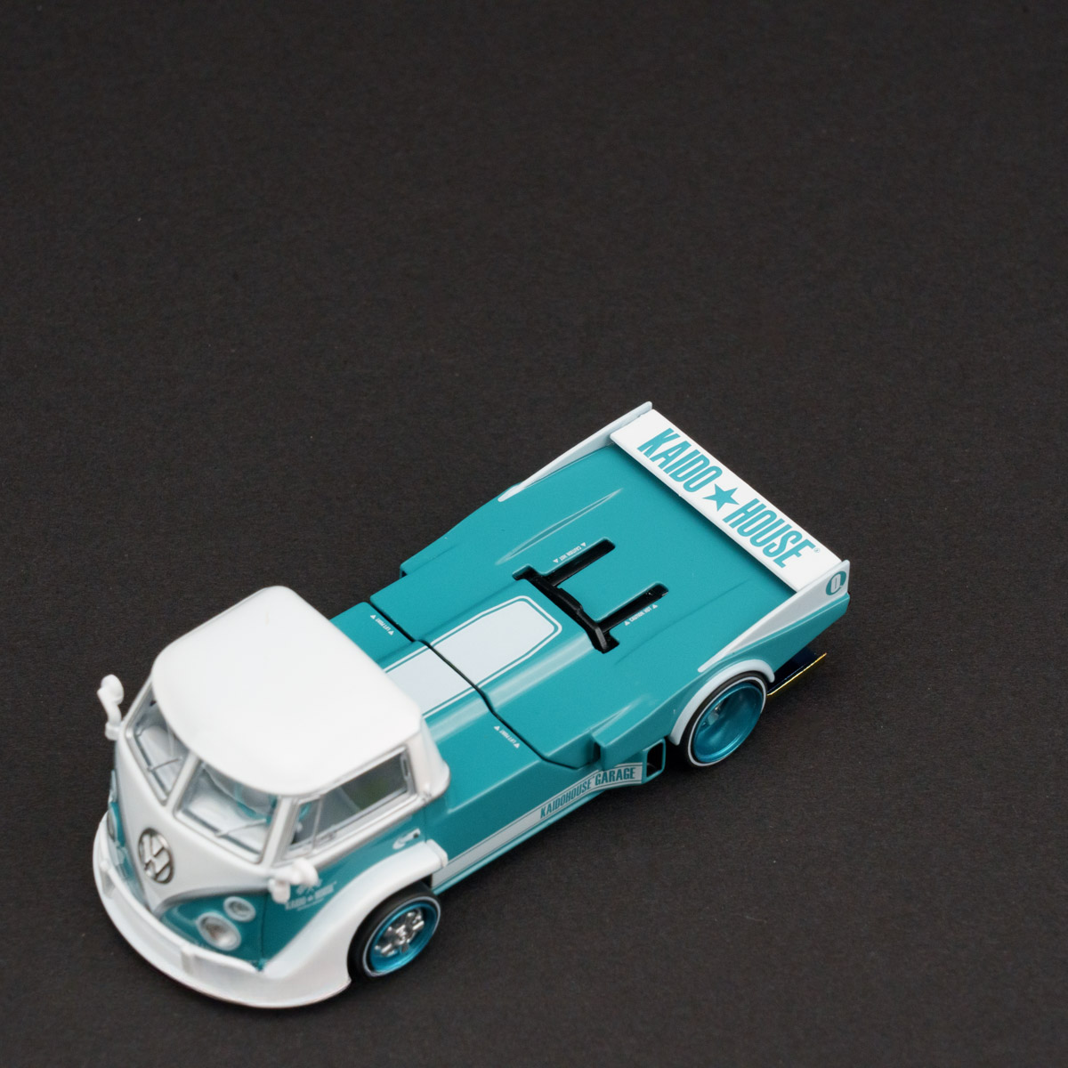 Minichamps 1:64 Volkswagen T1 Kaido Works V1 view 8