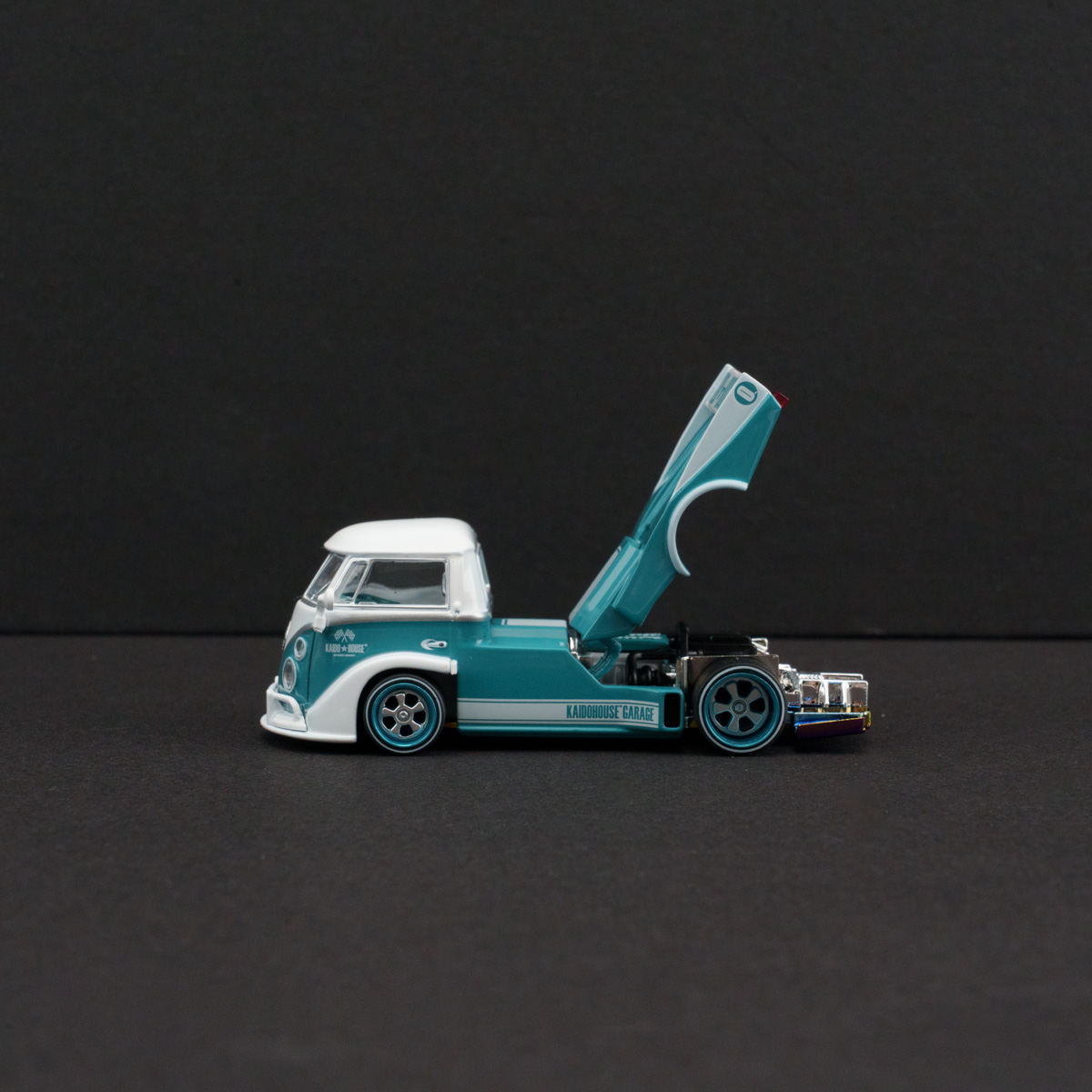 Minichamps 1:64 Volkswagen T1 Kaido Works V1 view 9