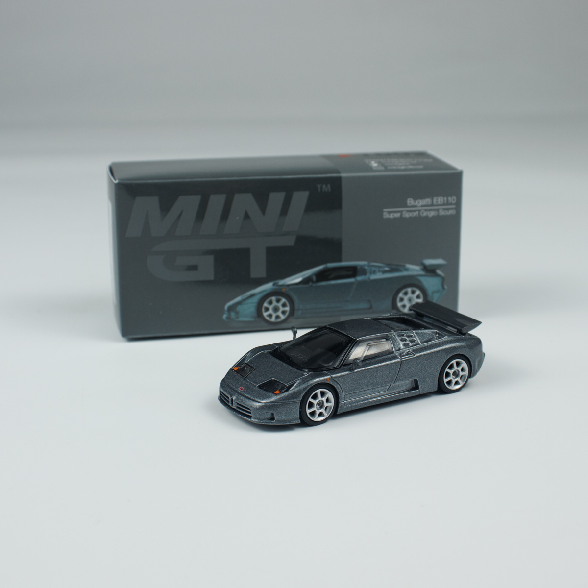 Minichamps 1:64 Bugatti EB110 Super Sport - Grigio Scuro view 1