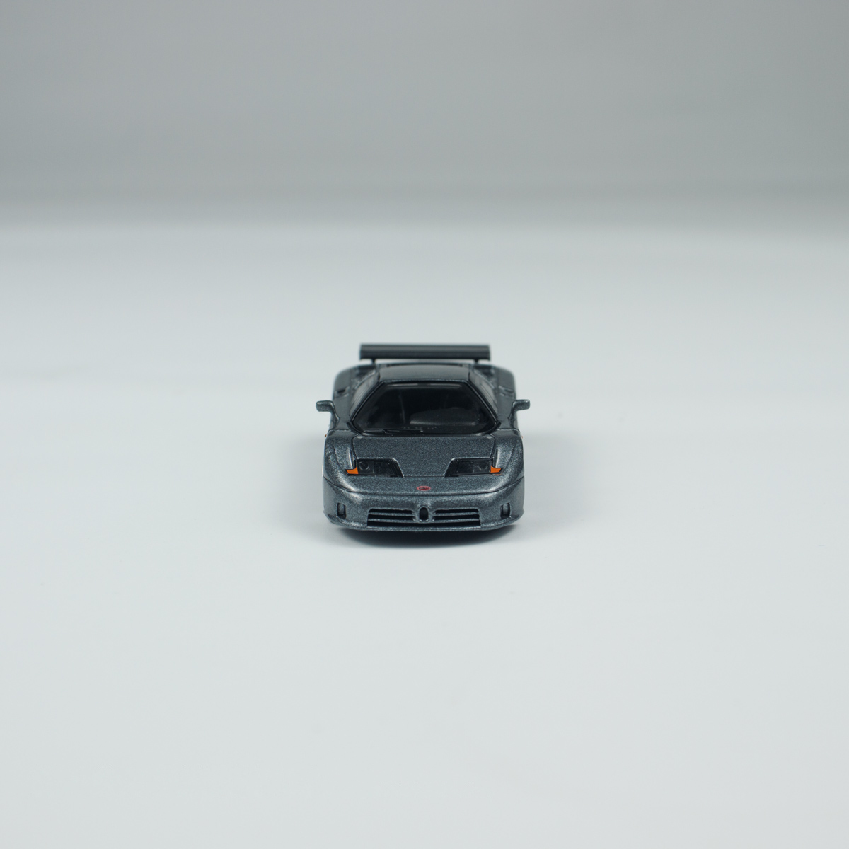 Minichamps 1:64 Bugatti EB110 Super Sport - Grigio Scuro view 8