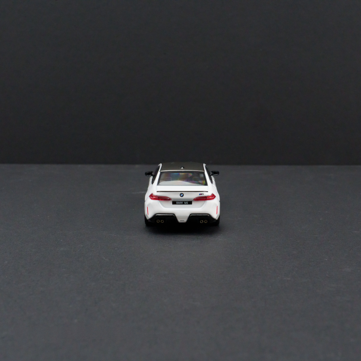Minichamps 1:64 BMW M5 - Alpine White view 9