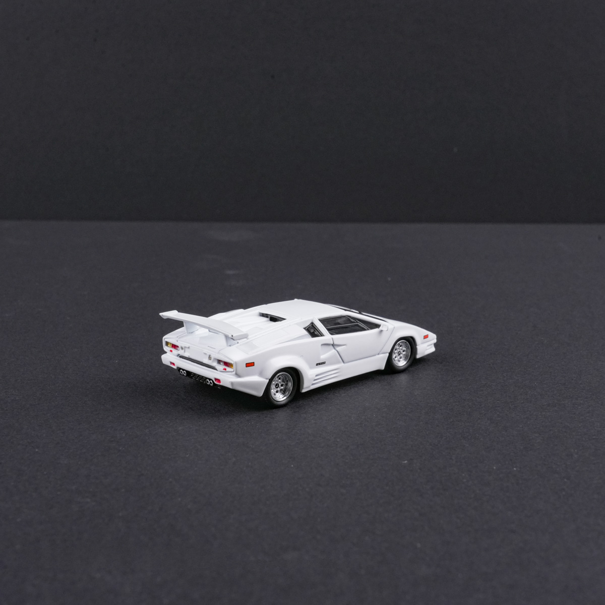 ლამბორგინი Countach 25th Anniversary თეთრი ხედი 3