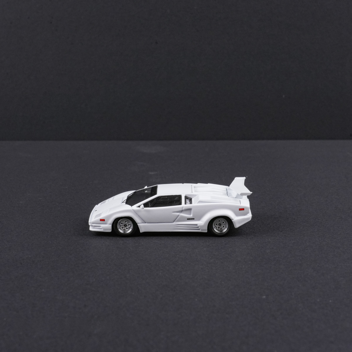 ლამბორგინი Countach 25th Anniversary თეთრი ხედი 4