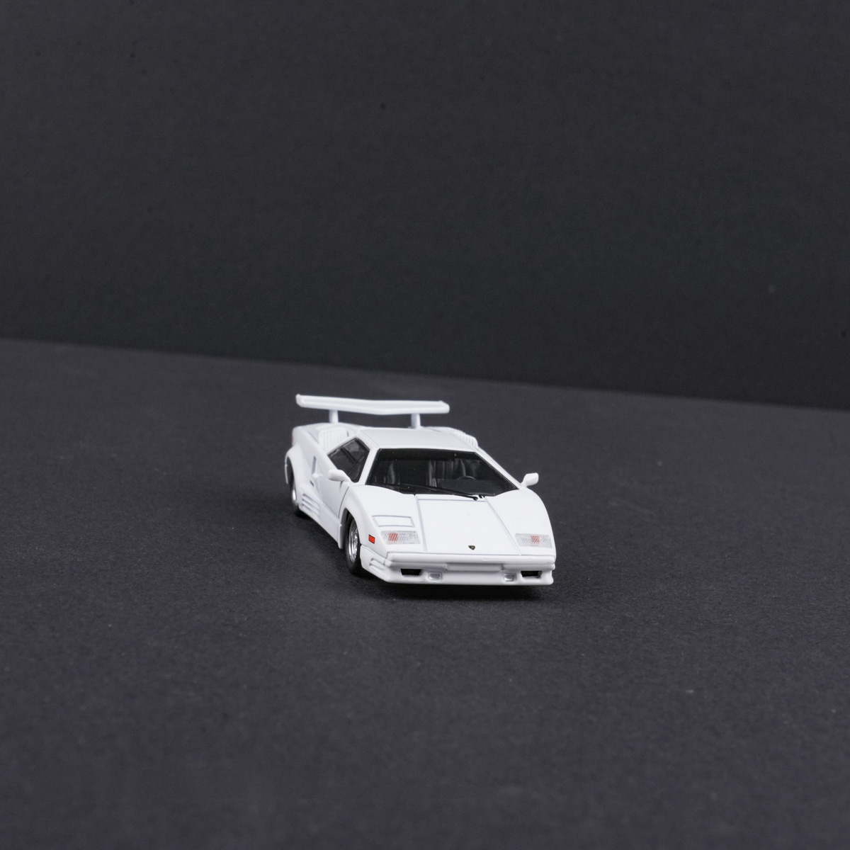 ლამბორგინი Countach 25th Anniversary თეთრი ხედი 7