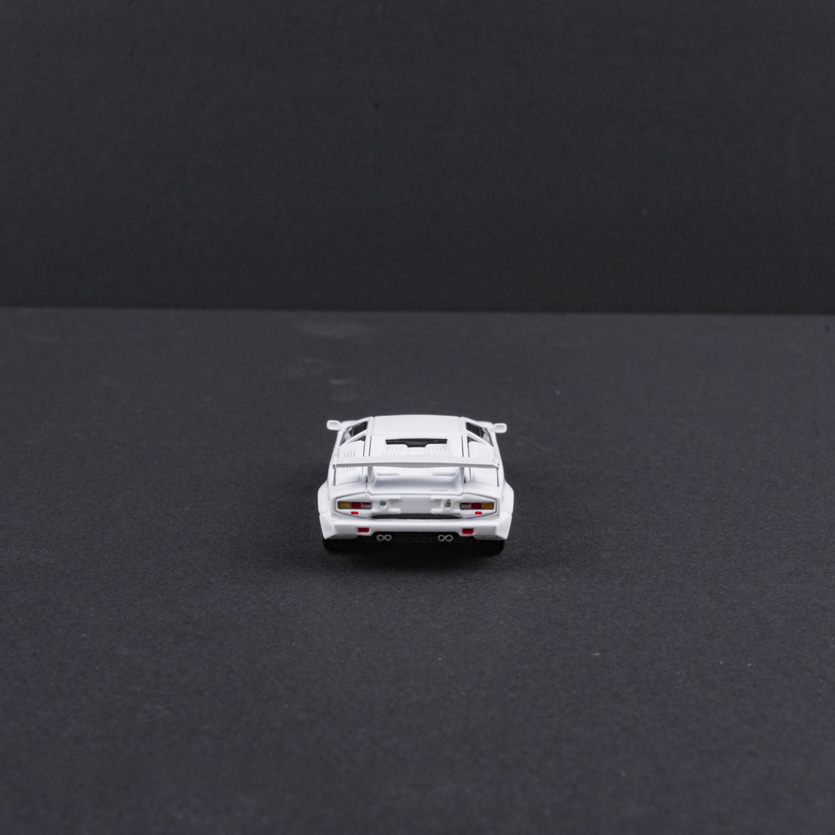 ლამბორგინი Countach 25th Anniversary თეთრი ხედი 9