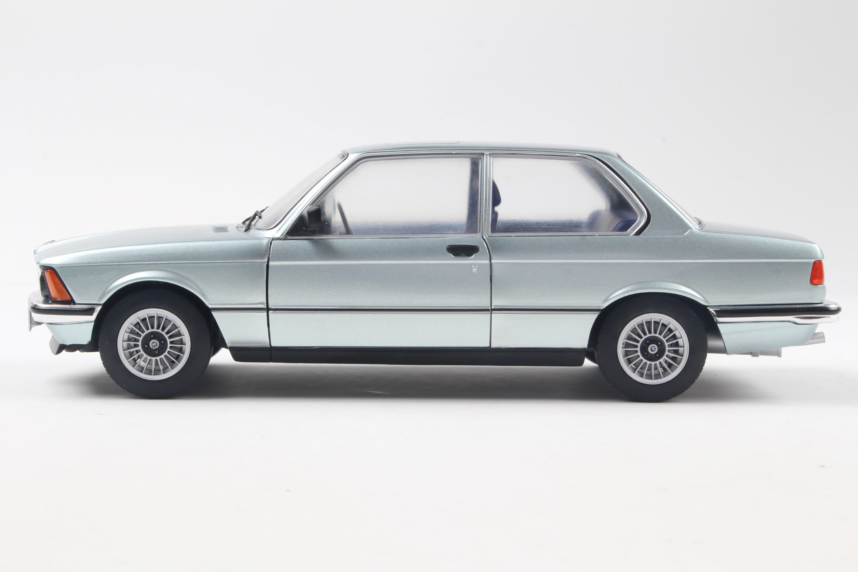BMW E21 323i - ვერცხლისფერი მეტალიკი 1980 view 2
