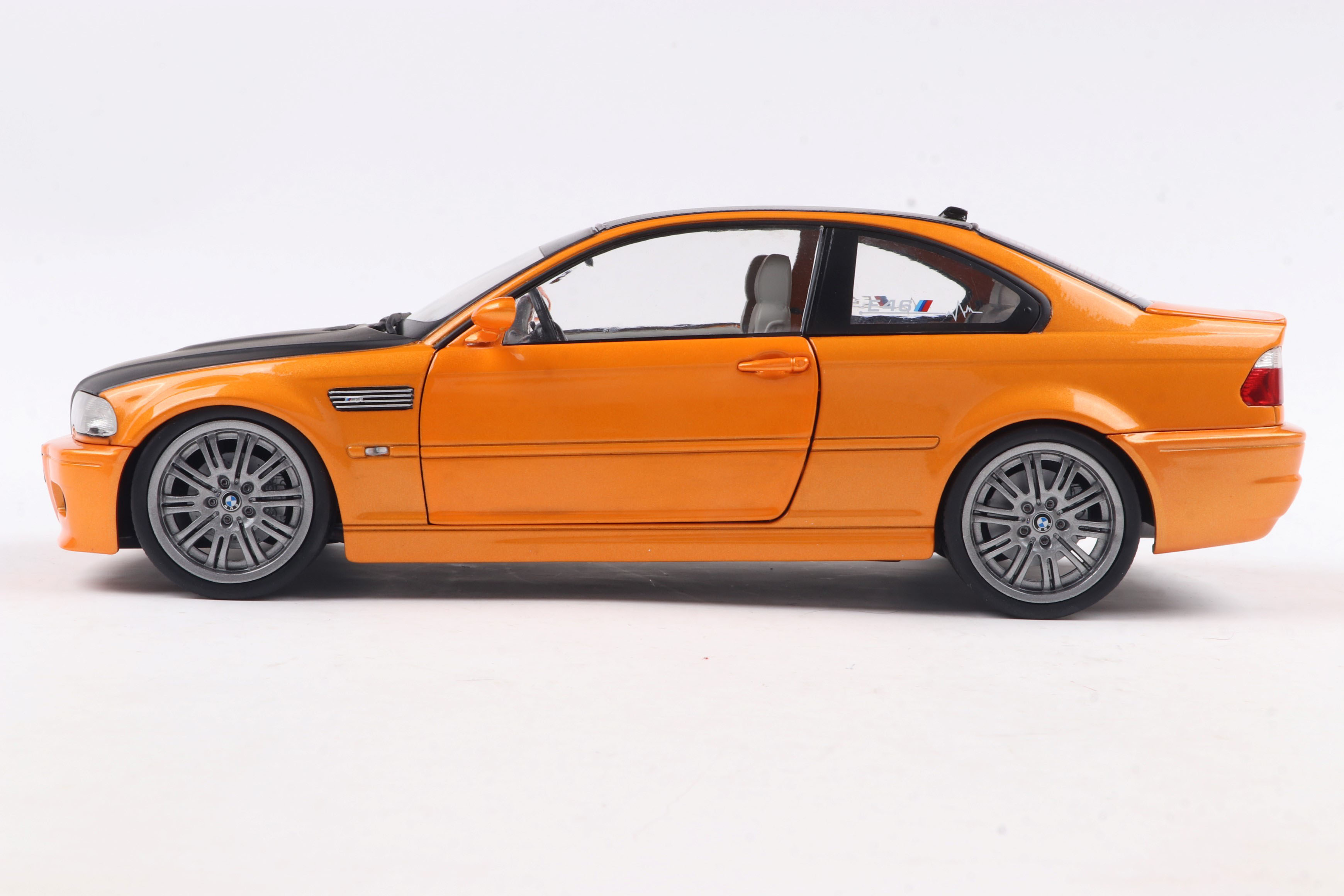 BMW E46 M3 Coupe - ნარინჯისფერი ხედი 2